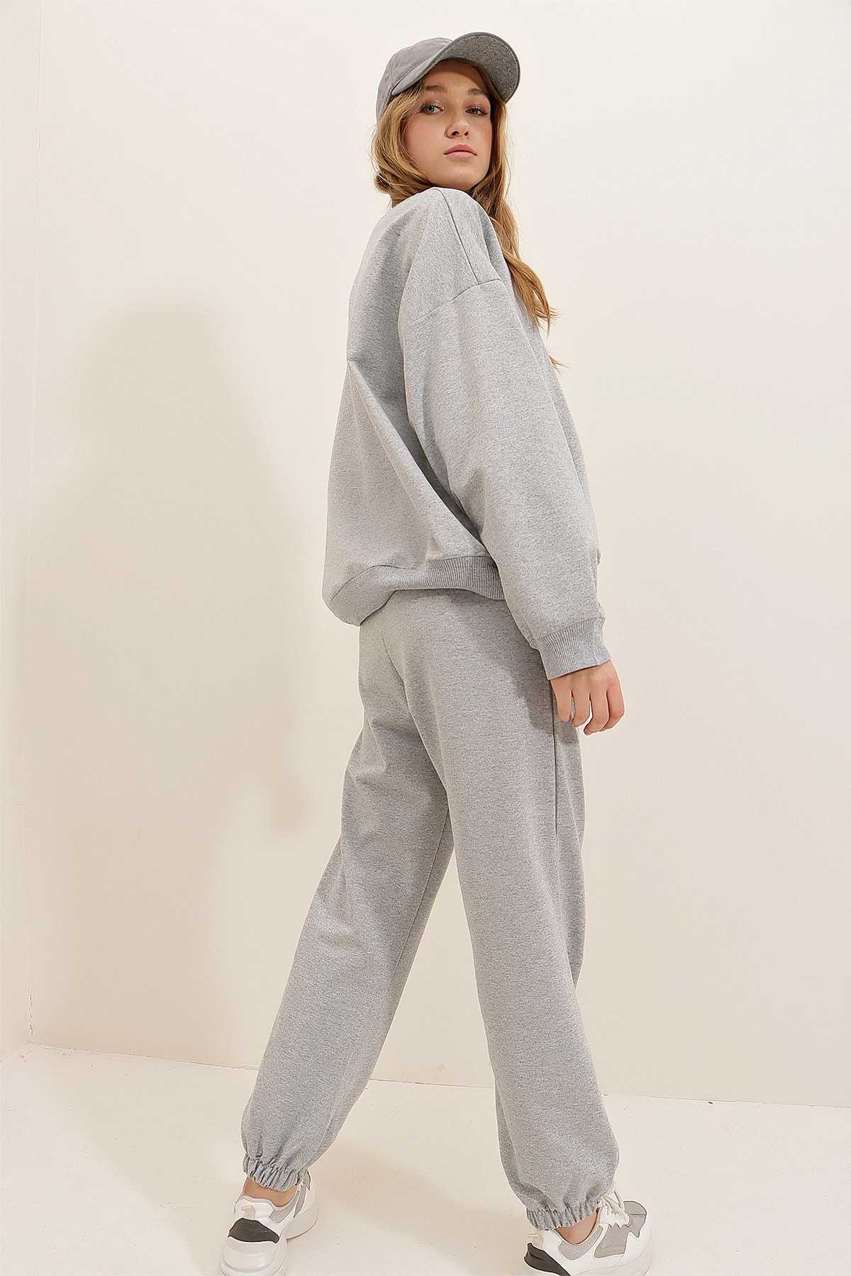 ست لباس ورزشی پایه یقه خدمه سفید زنانه، کمر الاستیک و دو نخ