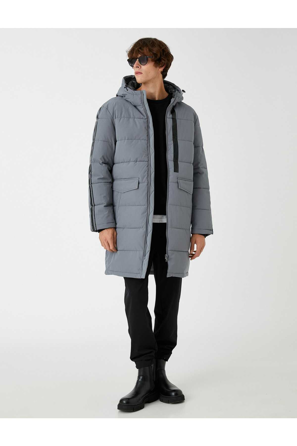 ژاکت پفی کلاهدار با جزئیات جیب چاپ شده