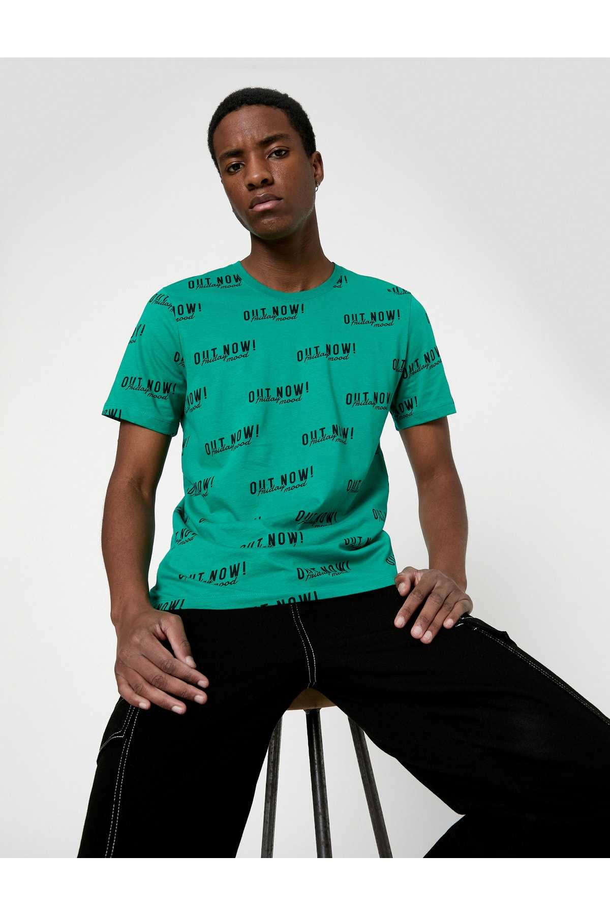 تیشرت یقه کوتاه نخی با چاپ شعار