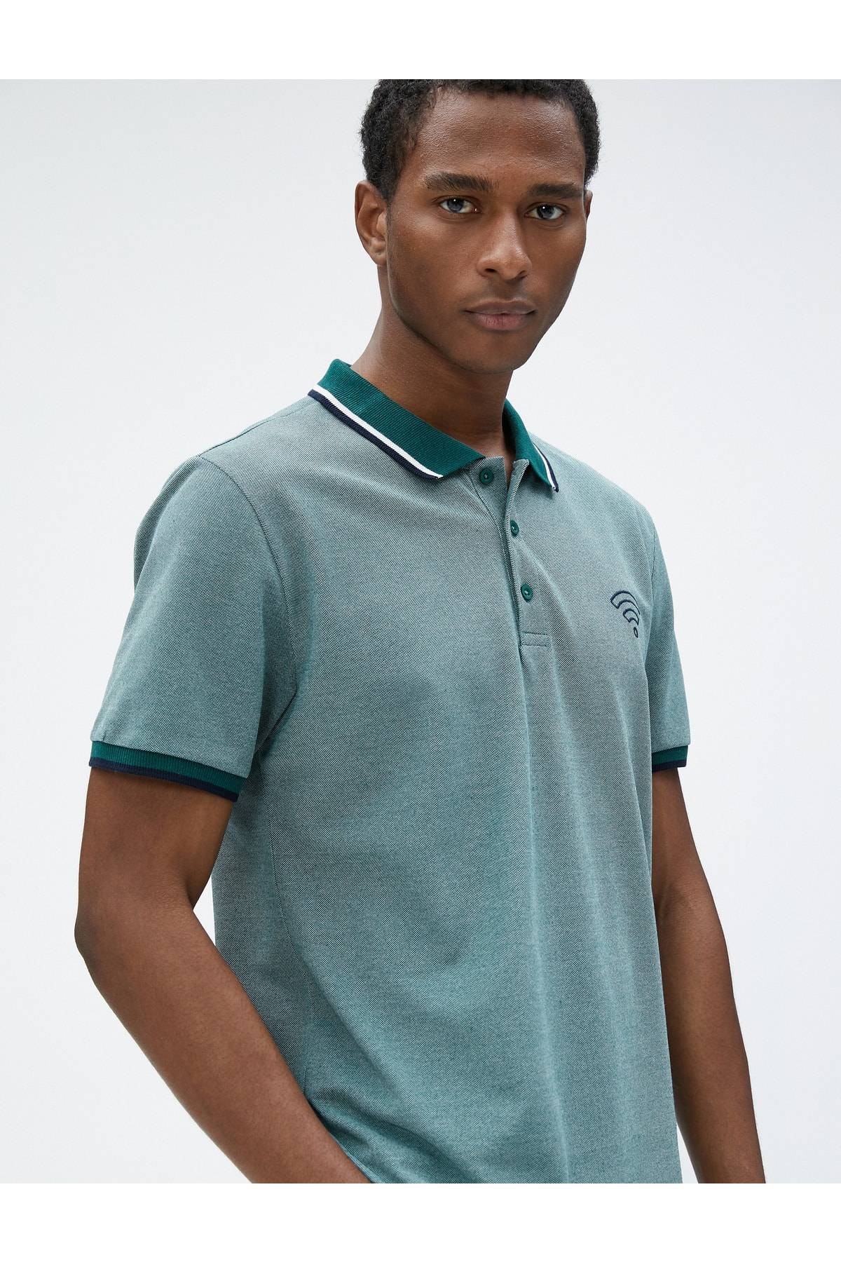 تیشرت یقه پولو با چاپ آستین کوتاه لوله کشی دکمه دار