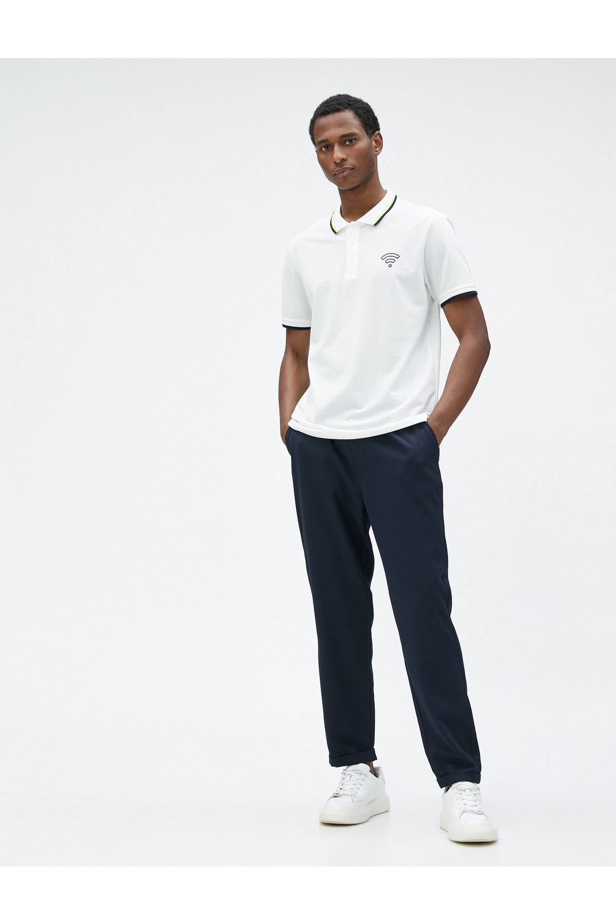 تیشرت یقه پولو با چاپ آستین کوتاه لوله کشی دکمه دار