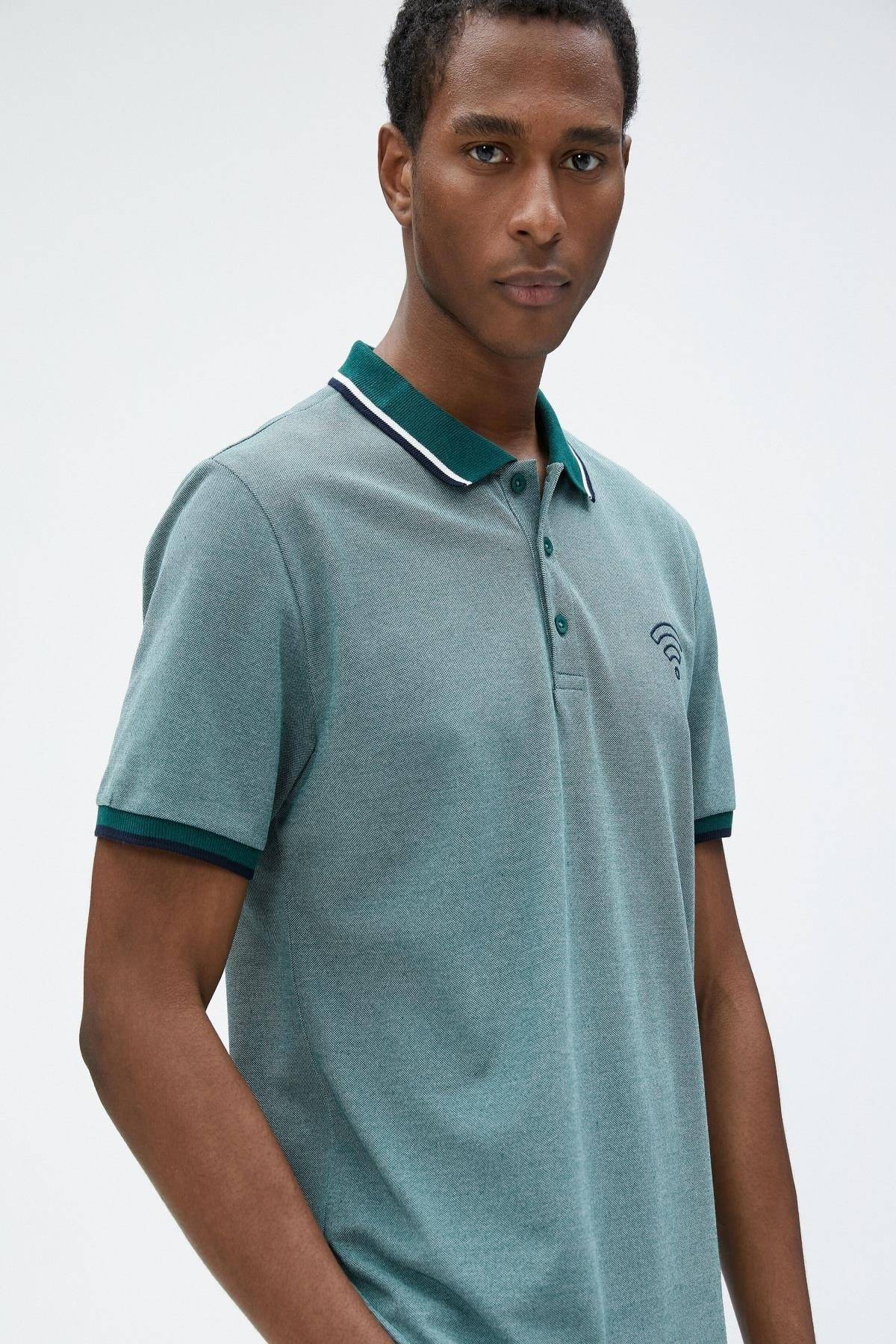 تیشرت یقه پولو با چاپ آستین کوتاه لوله کشی دکمه دار