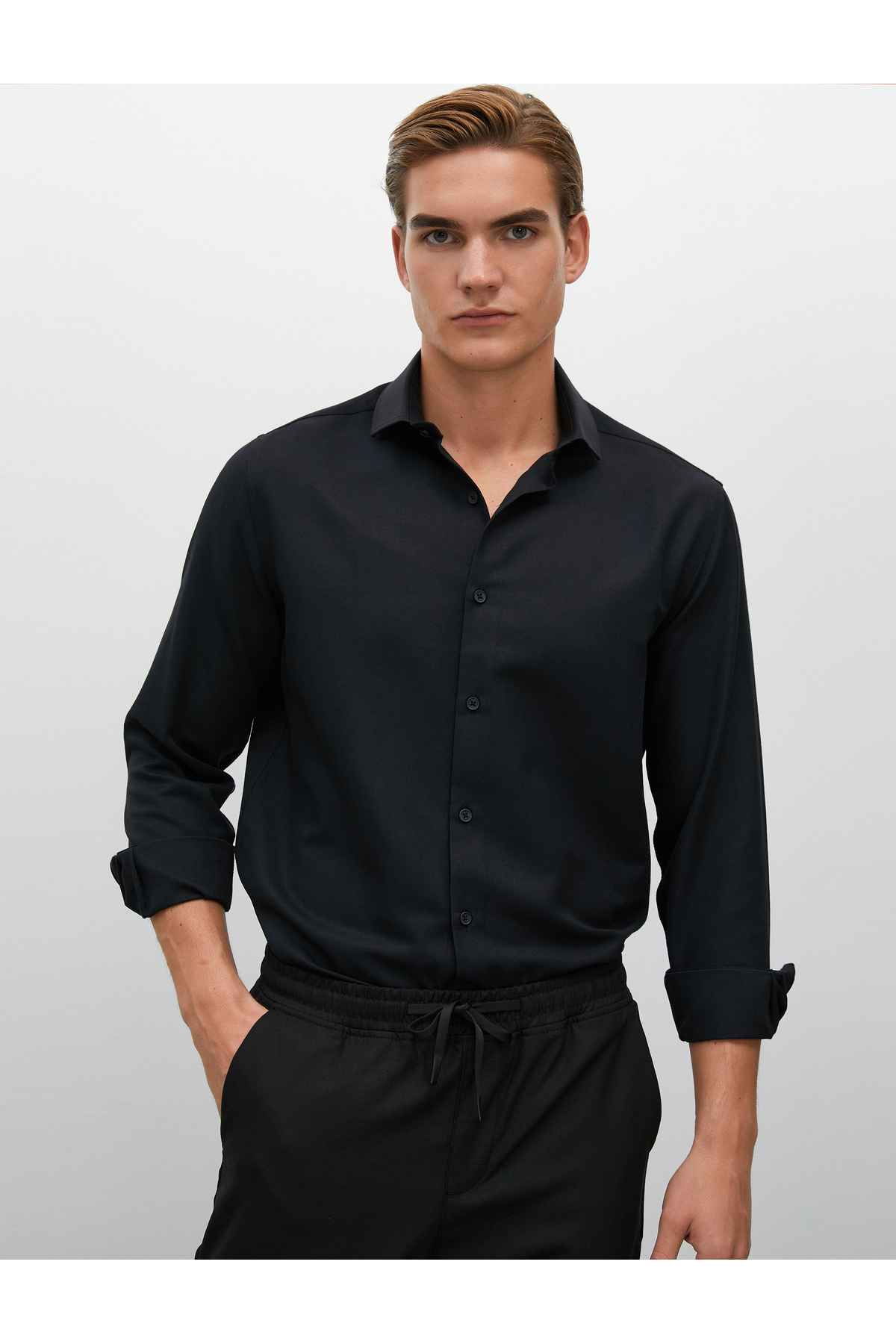 پیراهن پایه آستین بلند یقه کلاسیک دکمه دار غیر آهنی