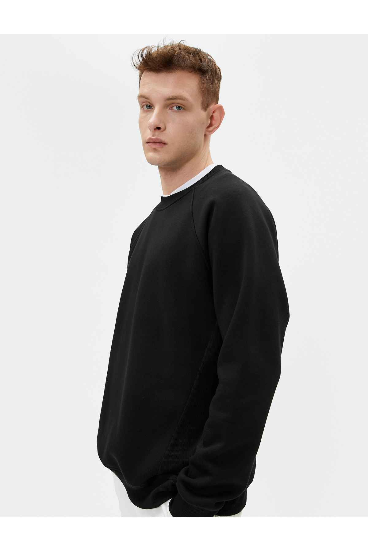 سویشرت یقه خدمه با جزئیات دوخت، برش راحت