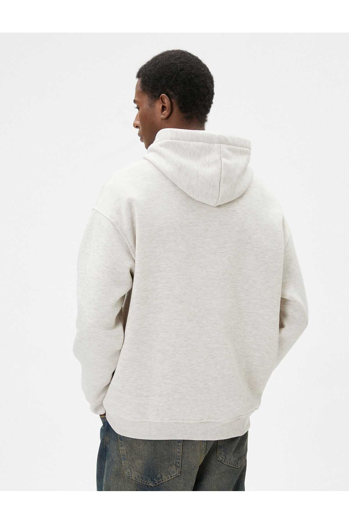 سویشرت کلاهدار بزرگ با جزئیات دوخت آستین بلند