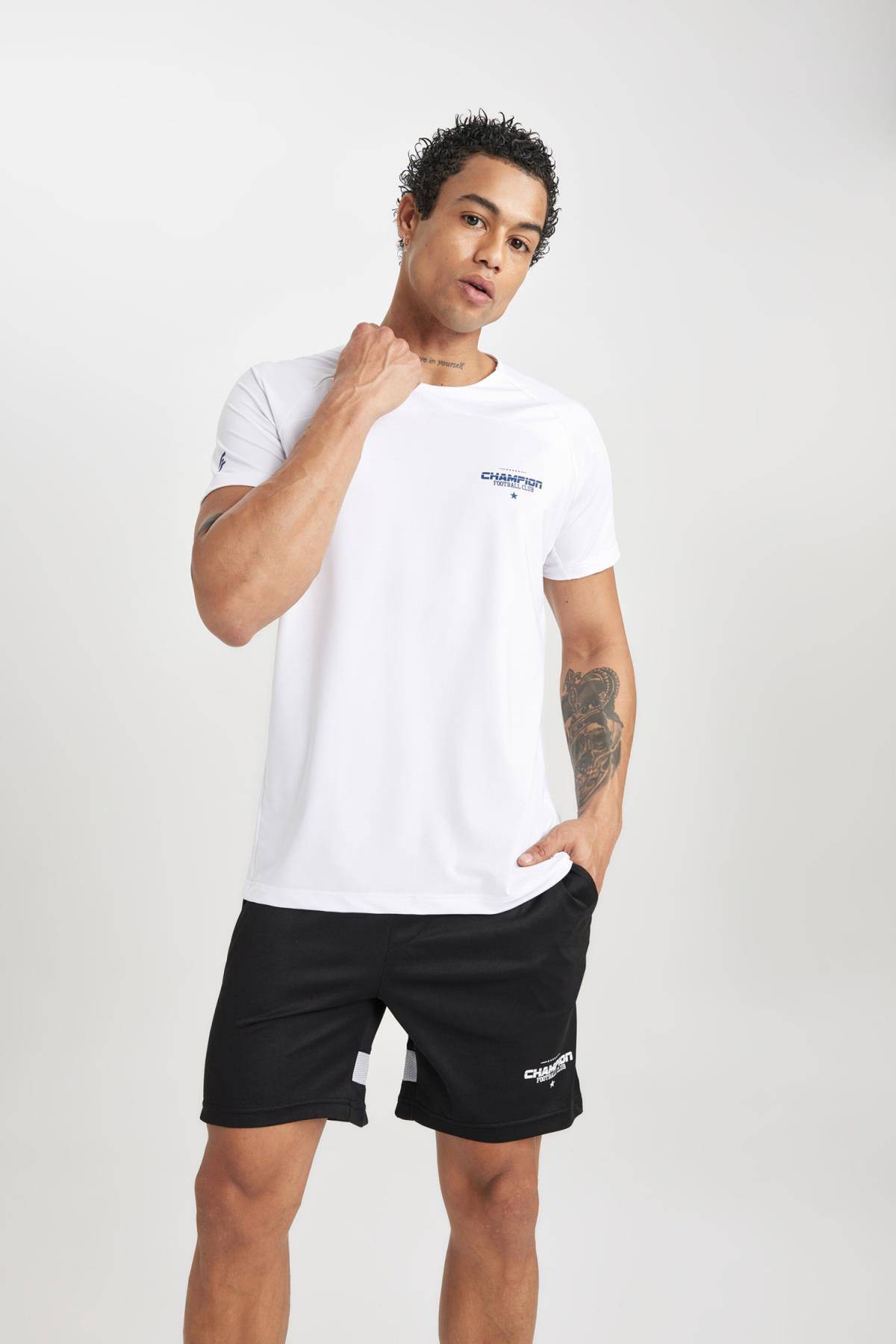 تیشرت اسپرت آستین کوتاه چاپ شده با یقه باریک Fit B5019ax24sp