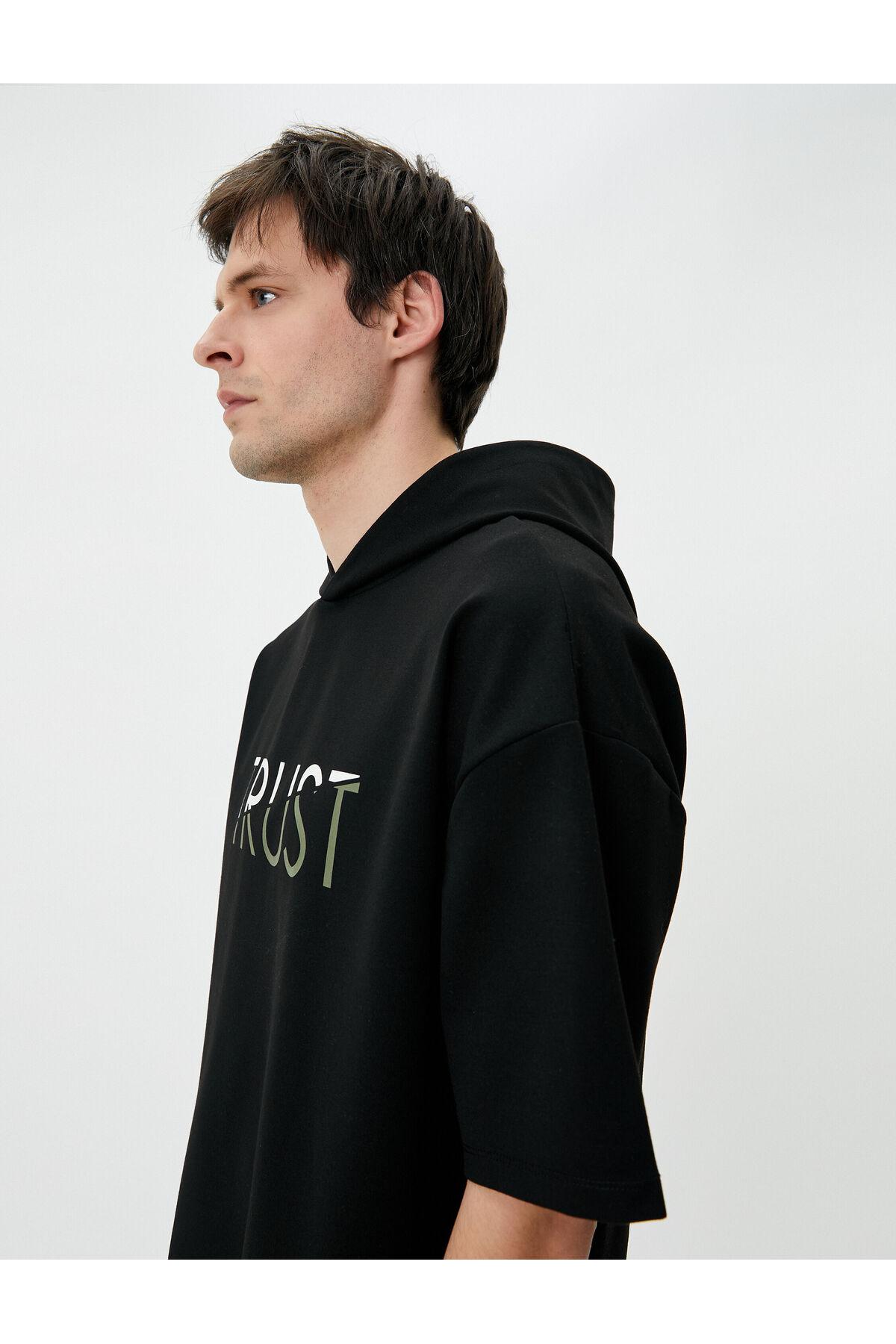 گرمکن آستین کوتاه سرپوش دار چاپ شده