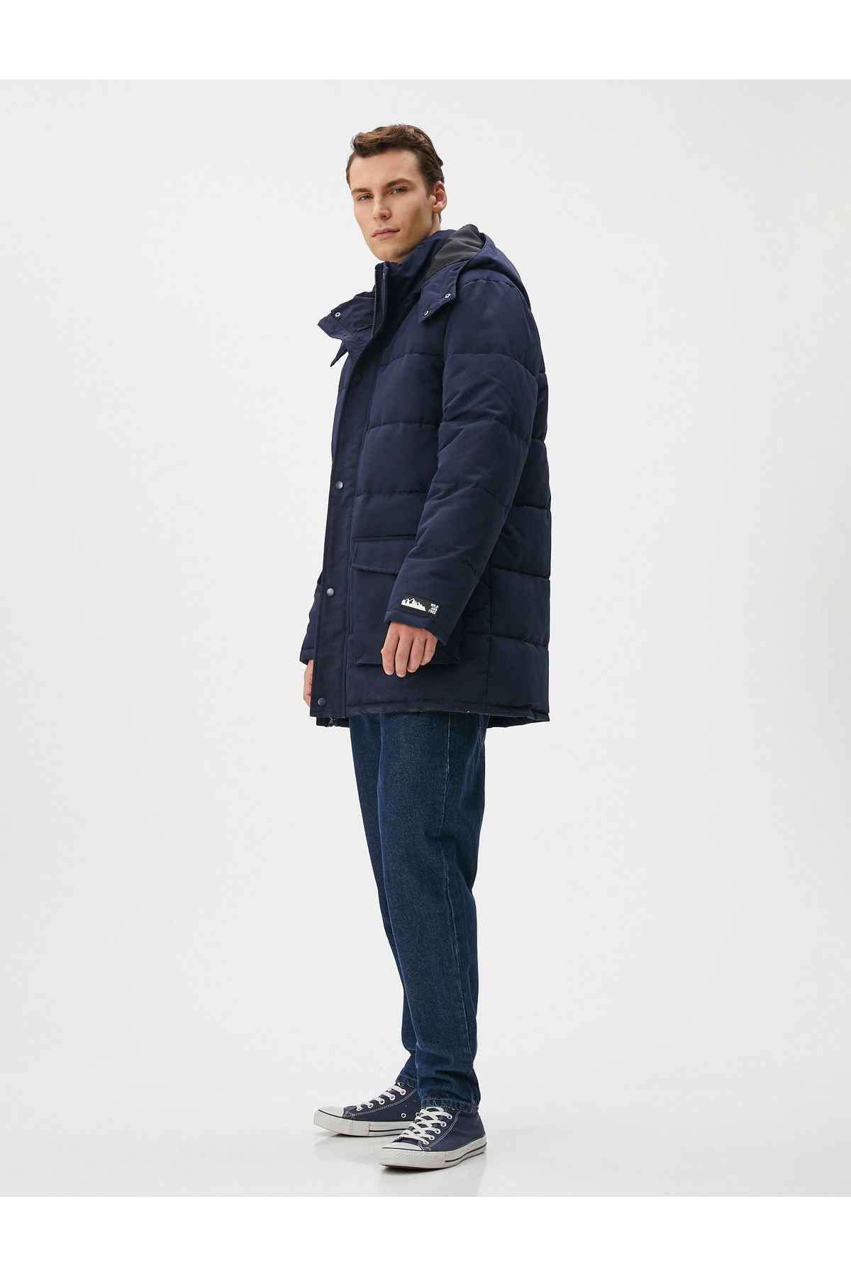 ژاکت پف دار با برچسب چاپ شده جیبی با جزئیات زیپ با دکمه های ضربه ای