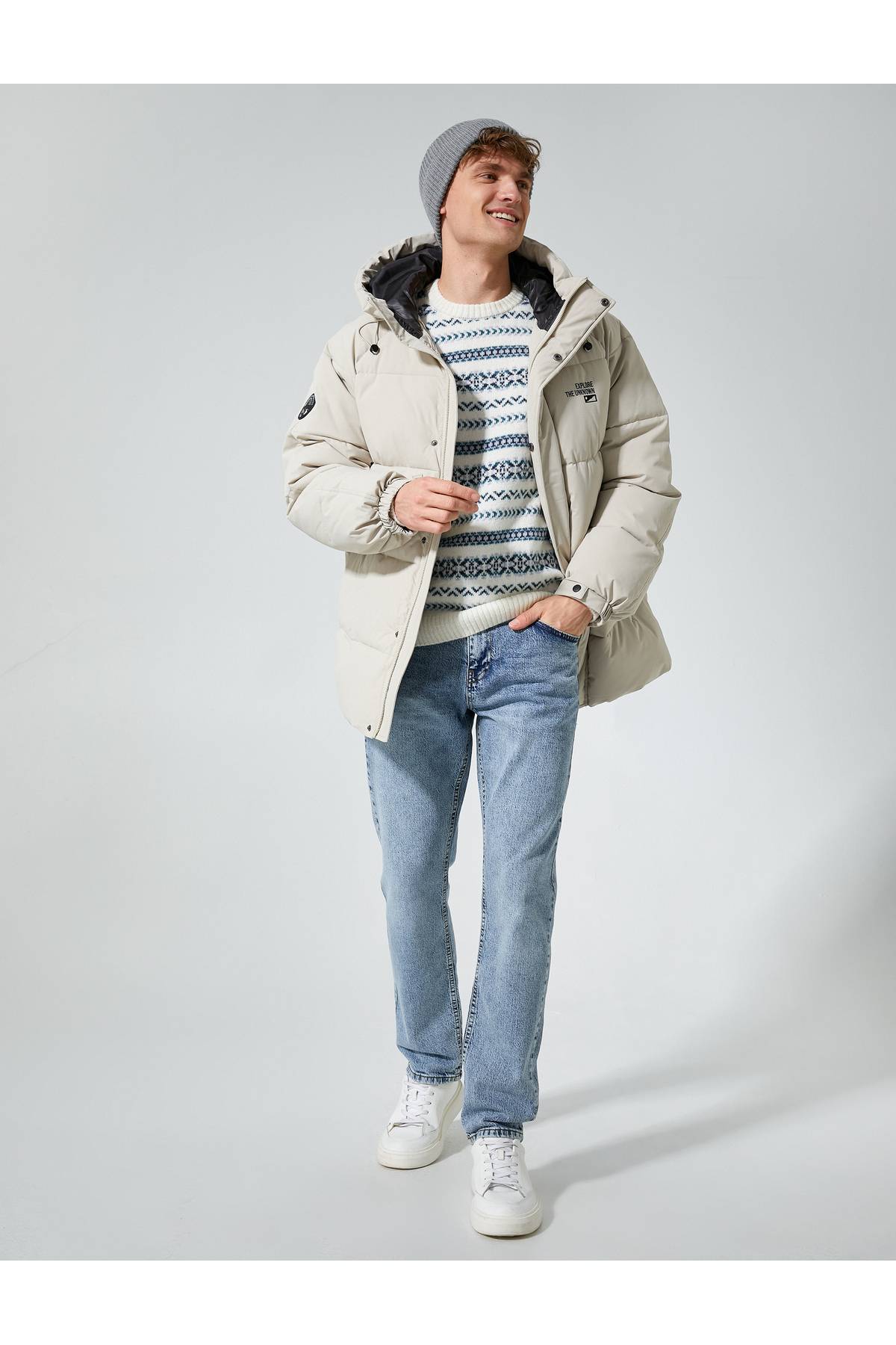 ژاکت پف دار جیب های چاپ شده سرپوش دار دکمه های زیپ دار