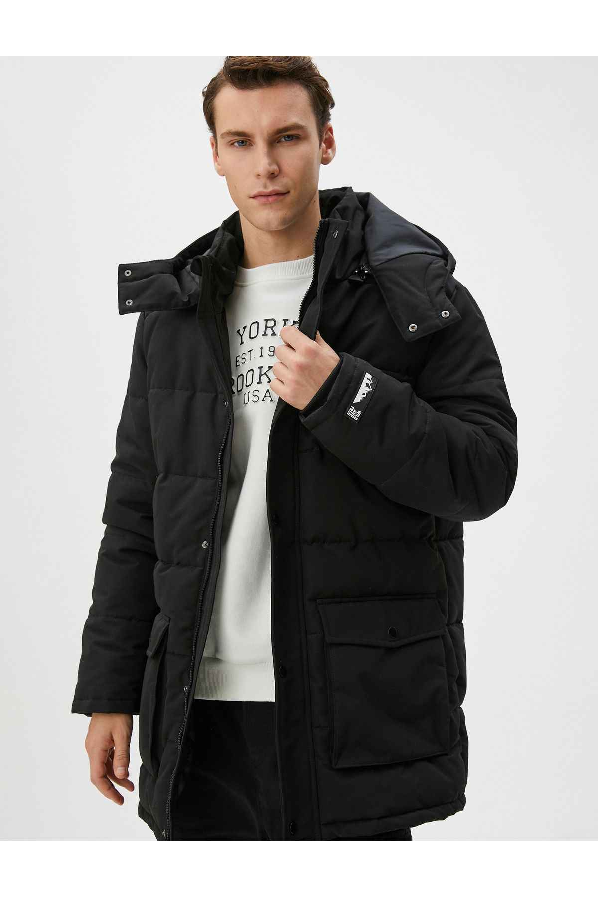 ژاکت پف دار با برچسب چاپ شده جیبی با جزئیات زیپ با دکمه های ضربه ای