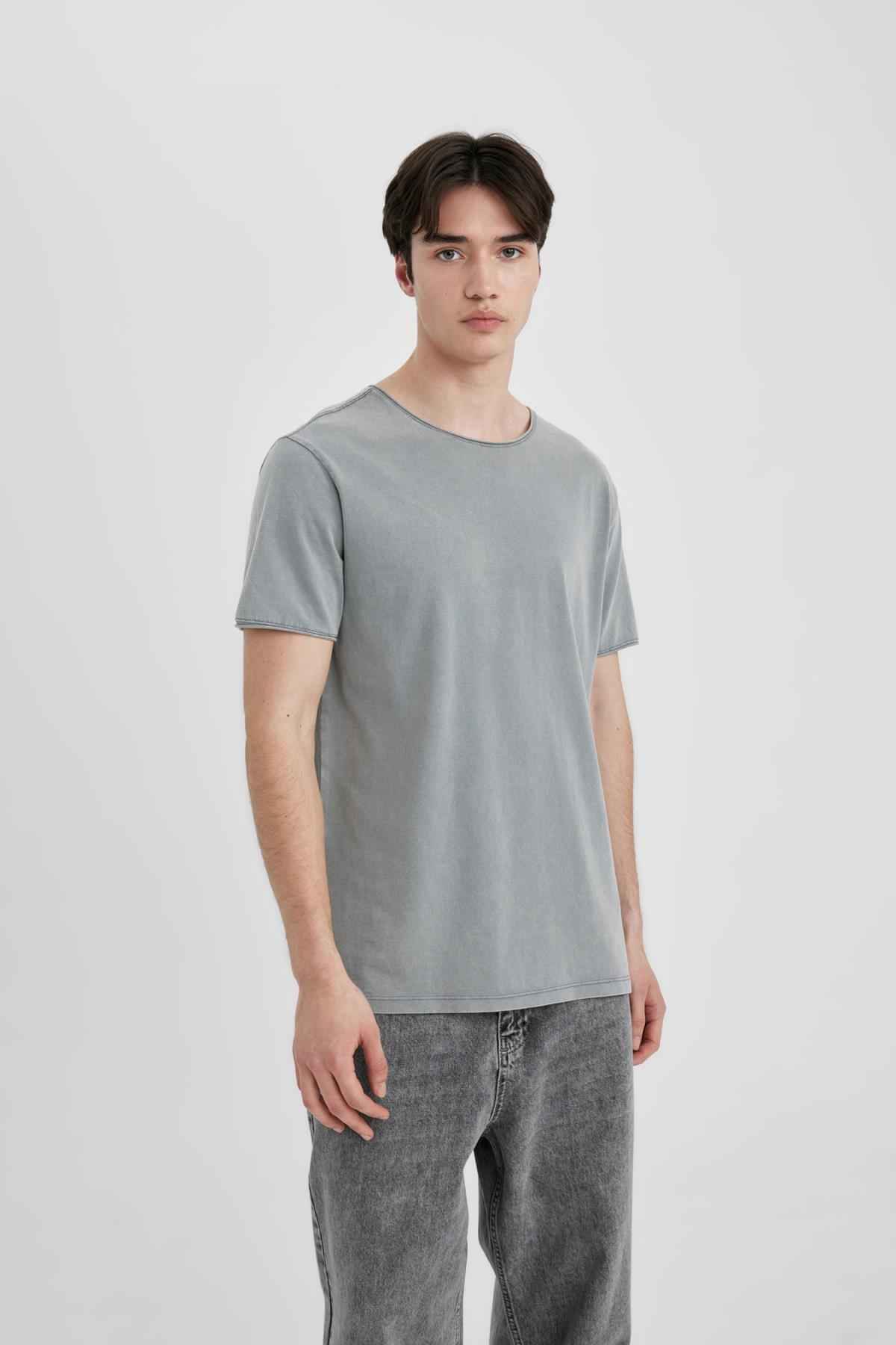 تیشرت آستین کوتاه یقه خدمه فیت معمولی