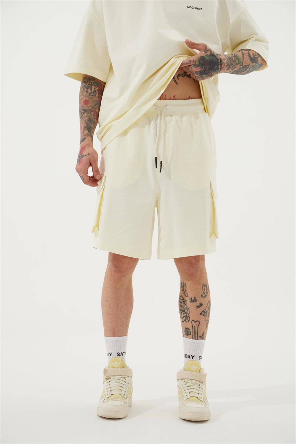 شورت کرمی مردانه با جیب باری