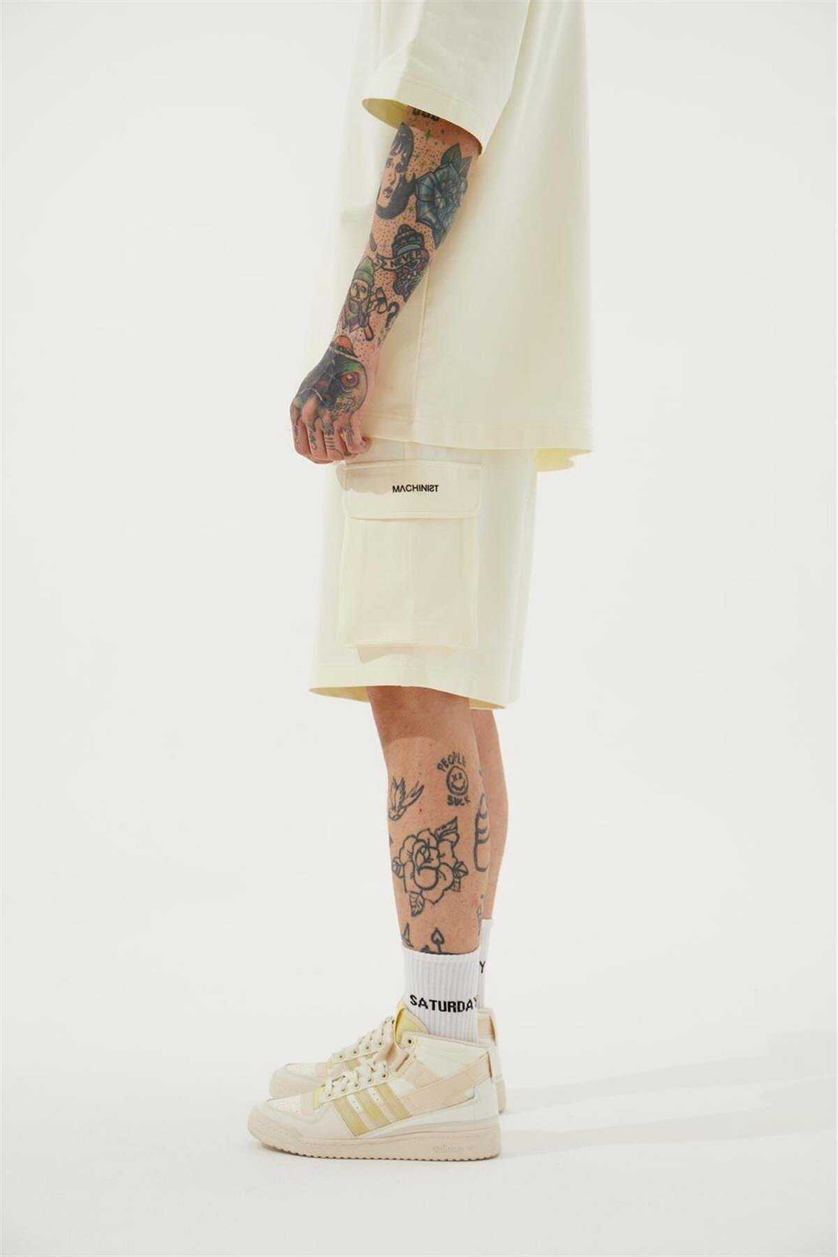 شورت کرمی مردانه با جیب باری