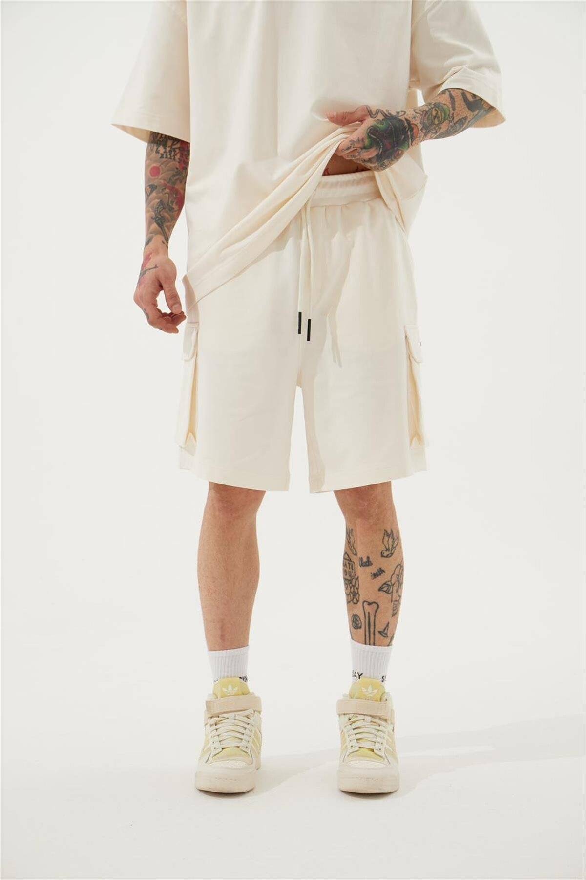 شورت کرمی مردانه با جیب باری