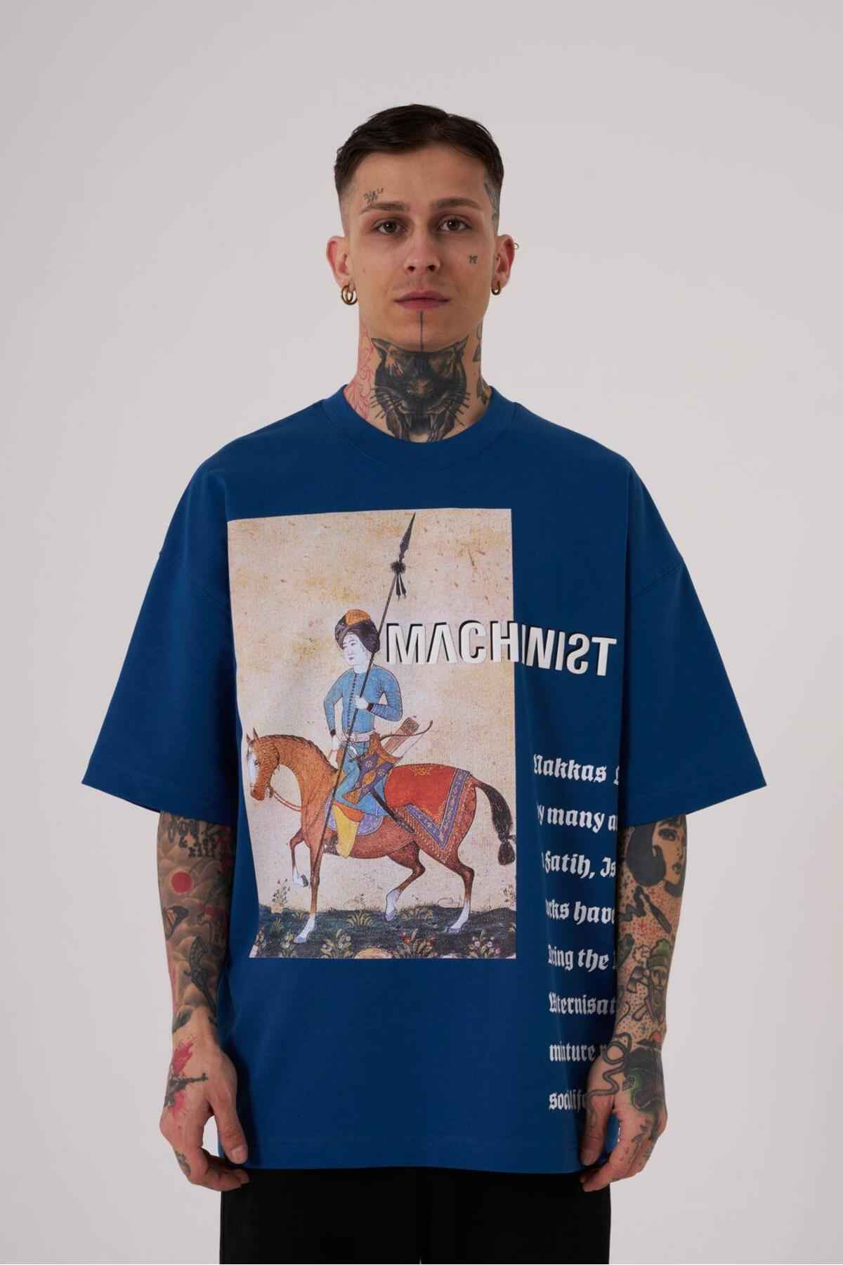 تیشرت اکرو با جزئیات چاپ دوزی شده مردانه