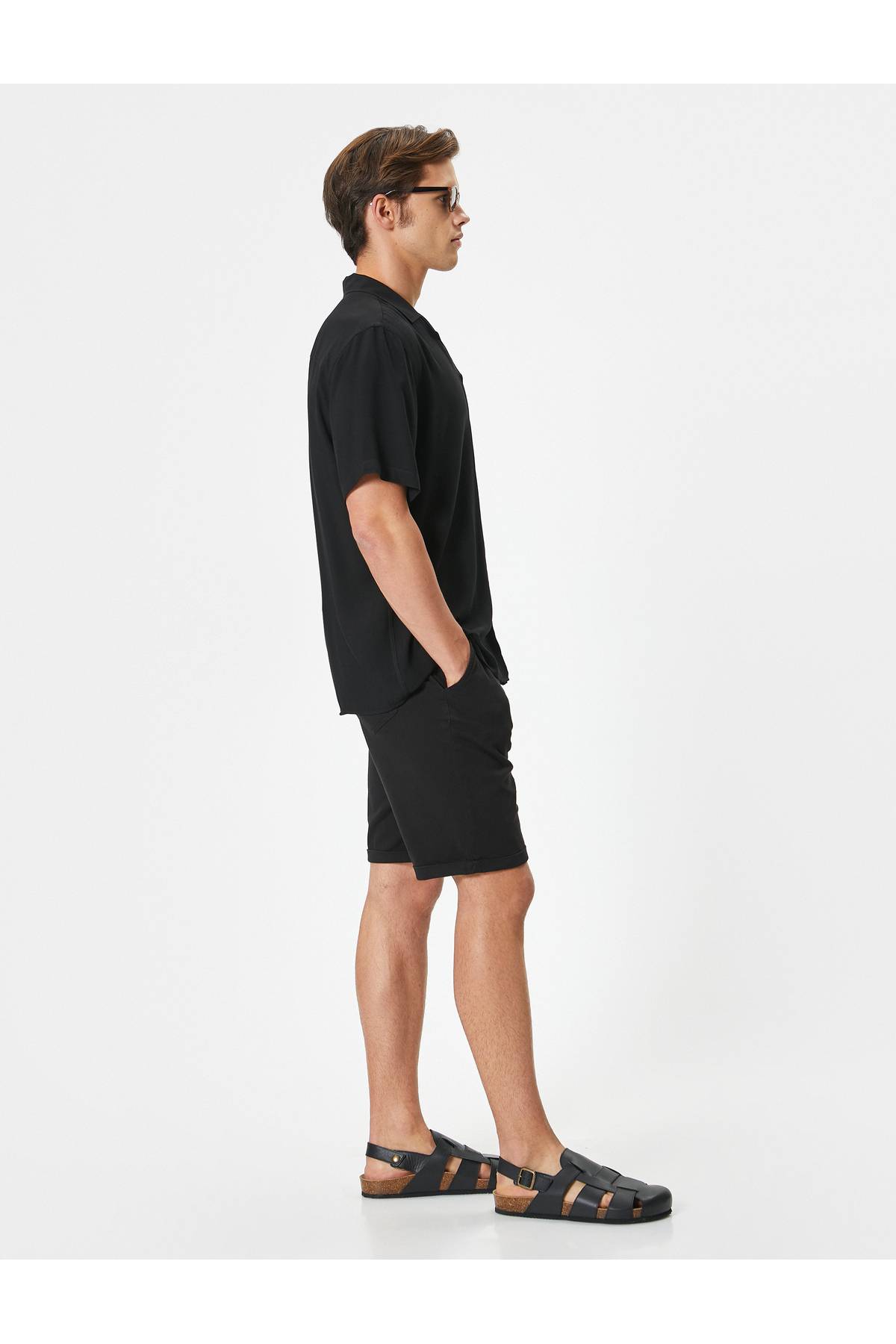 شلوارک پارچهای برمودا با جیب باریک و جک دار