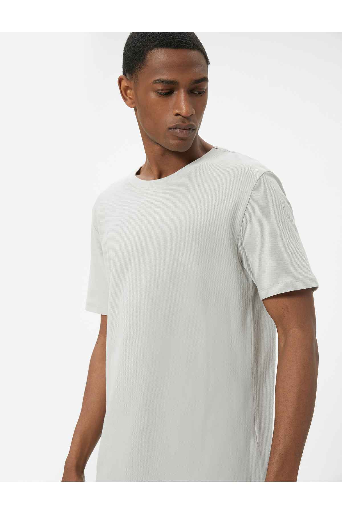 تیشرت پایه آستین کوتاه یقه اسلیم فیت