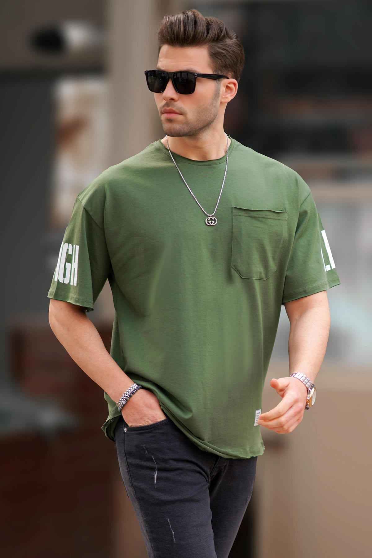 تیشرت مردانه بیسیک مشکی با جزئیات جیبی و آستین های چاپ شده