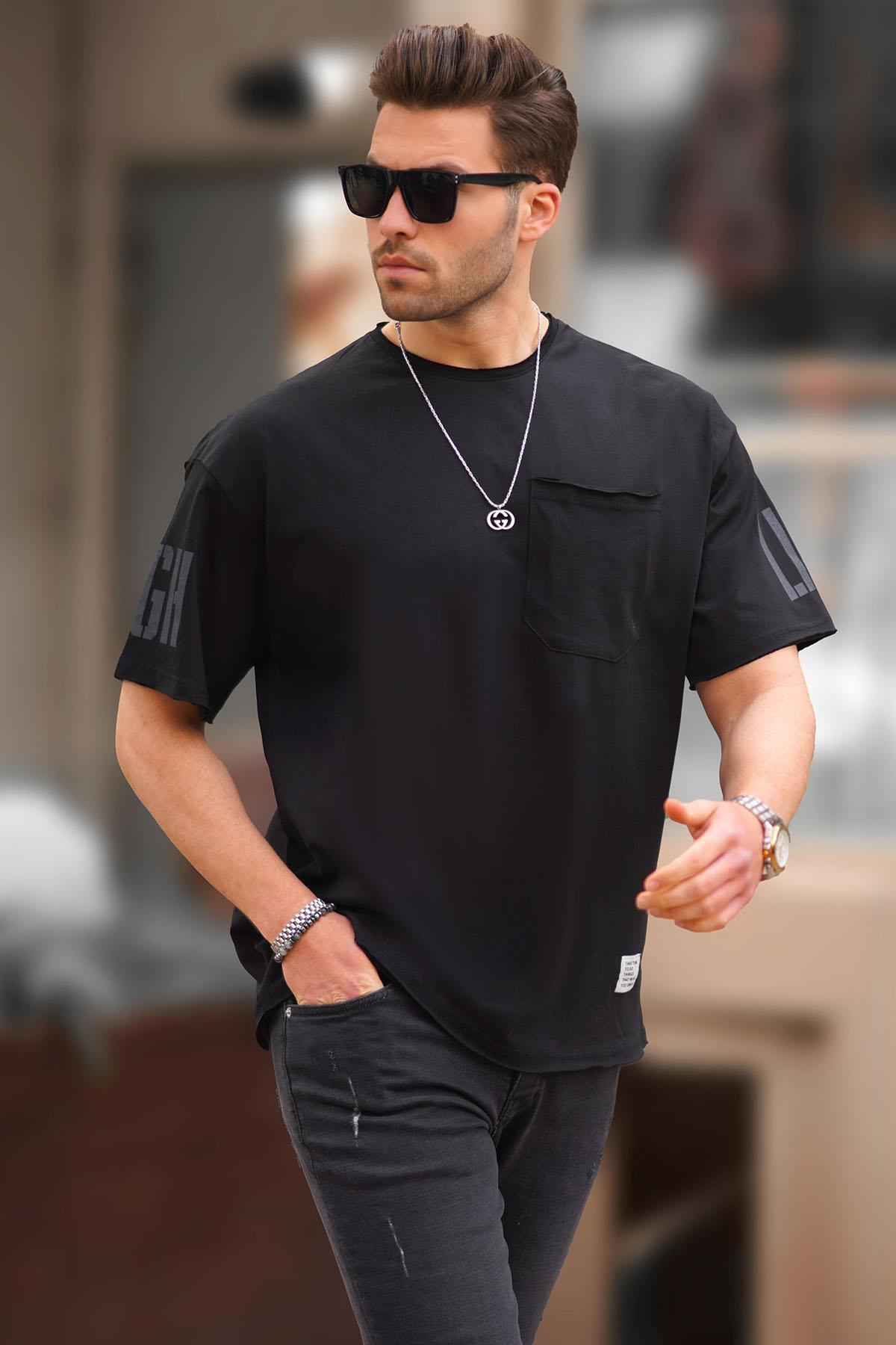 تیشرت مردانه بیسیک مشکی با جزئیات جیبی و آستین های چاپ شده