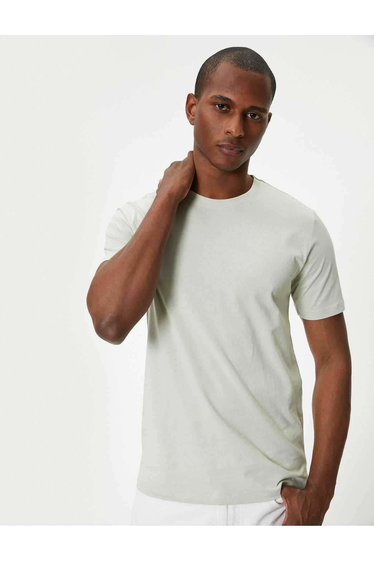 تیشرت پایه اسلیم فیت یقه خدمه آستین کوتاه