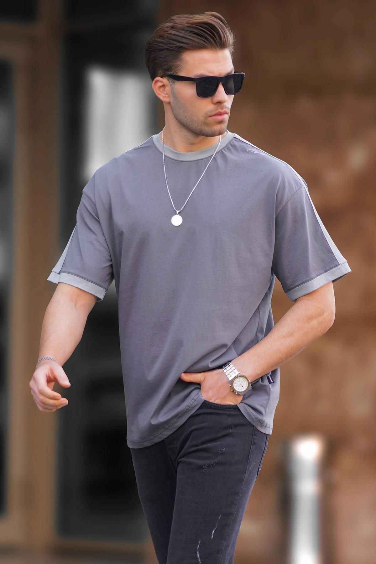 تیشرت ساده مردانه مشکی با جزئیات راه راه