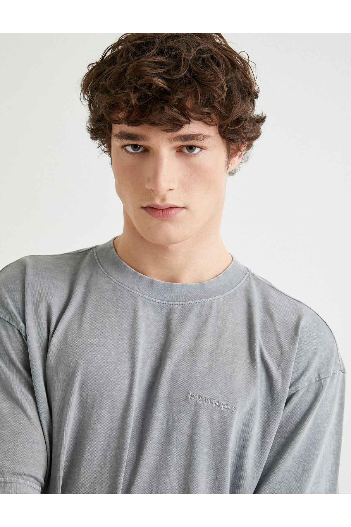 تیشرت قابل شستشو یقه دوزی شده با یقه آستین کوتاه نخی