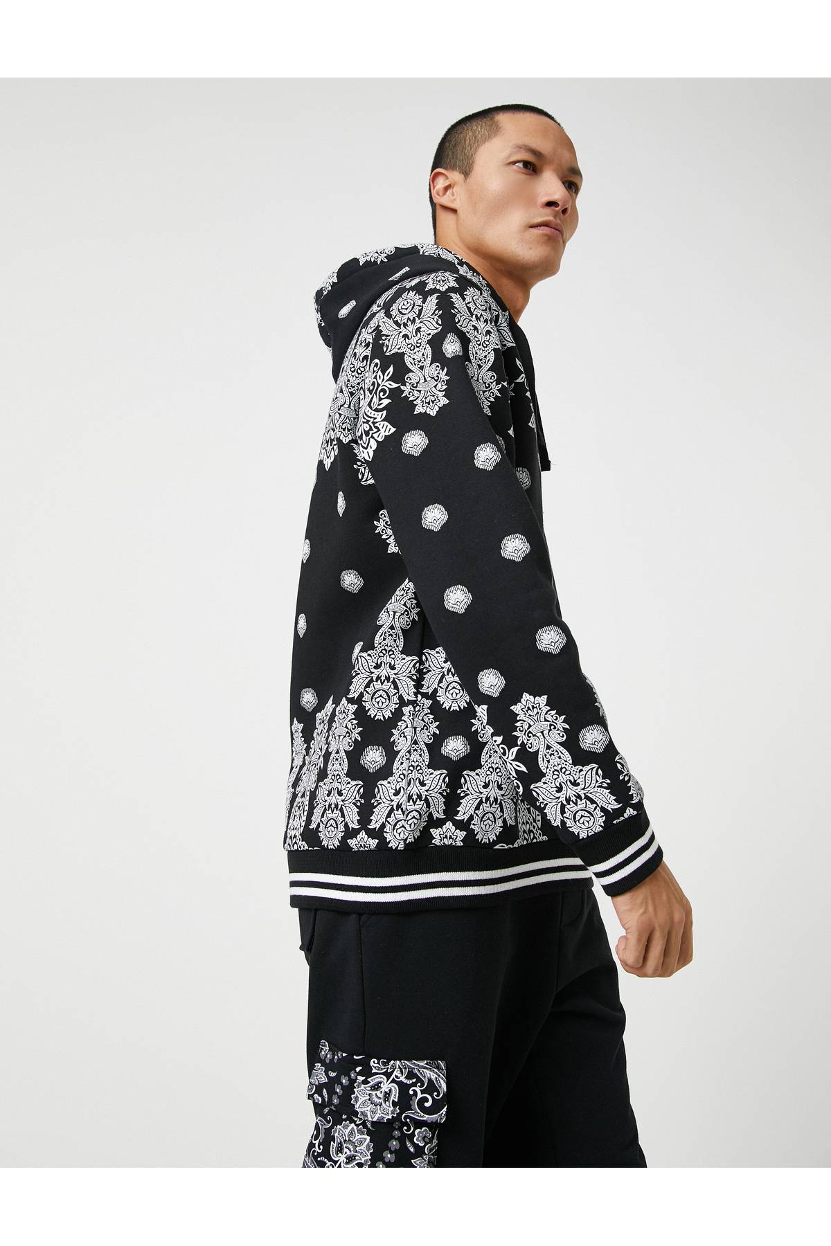 سویشرت مردانه با طرح مشکی