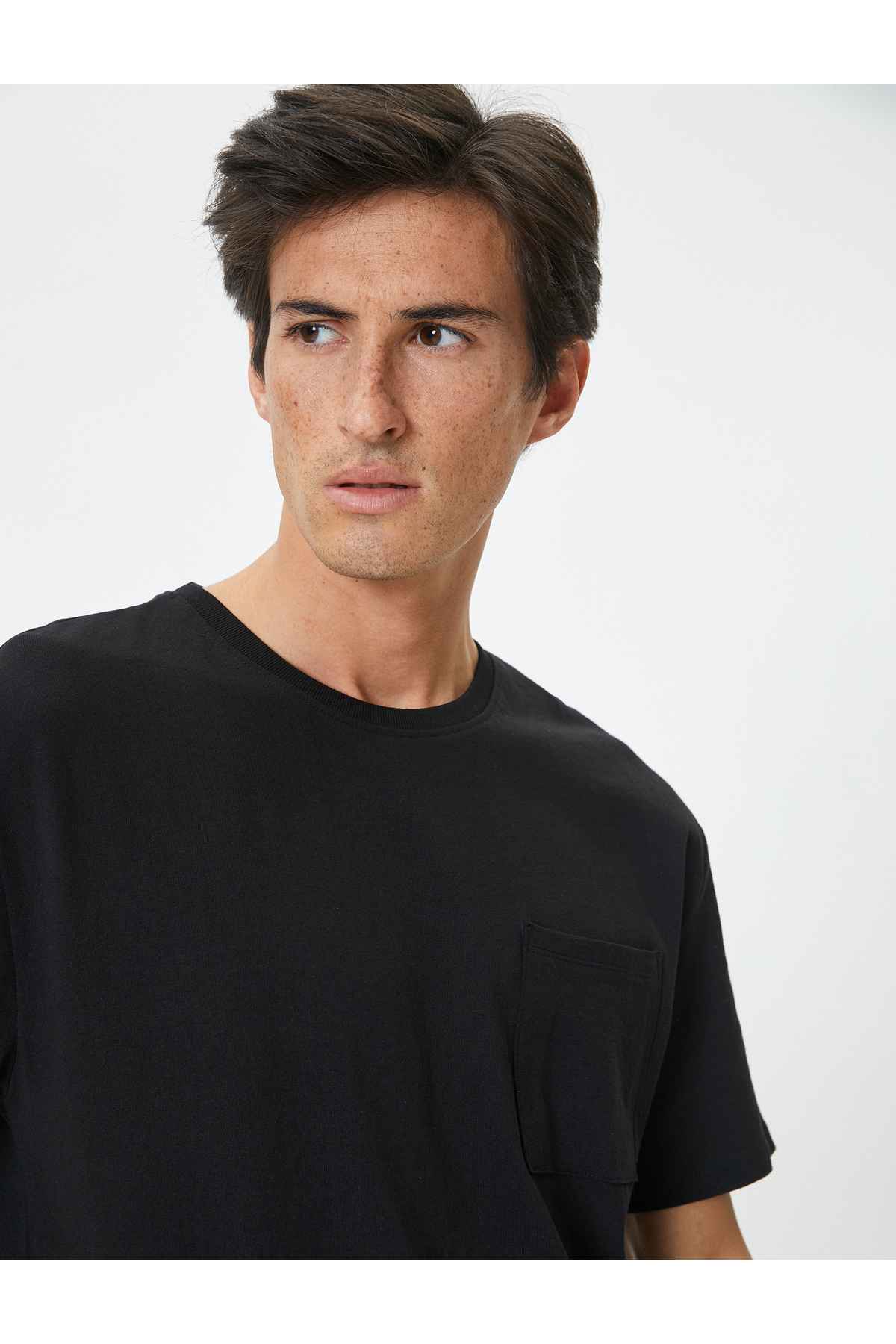 تیشرت سایز بزرگ، آستین کوتاه یقه خدمه با جیبی با جزئیات