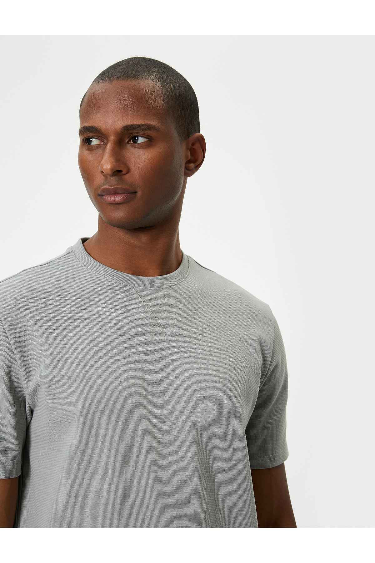 تیشرت پایه آستین کوتاه یقه خدمه