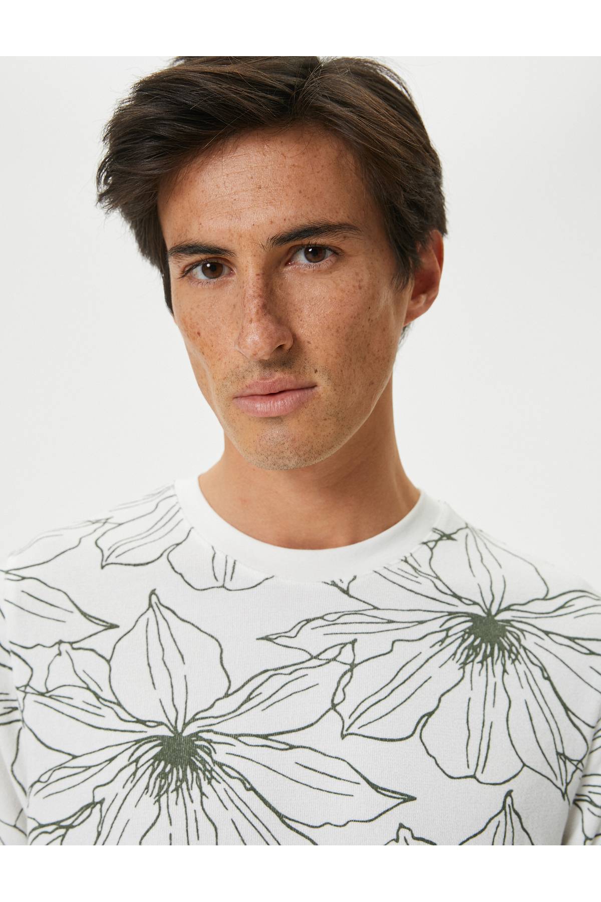 تیشرت مردانه طرح دار سفید