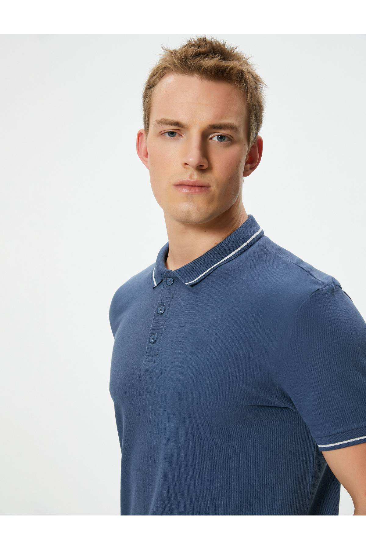 تیشرت پولو با آستین کوتاه با جزئیات نخی