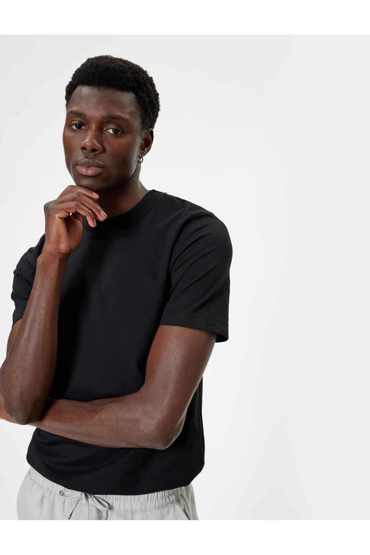 تیشرت پایه آستین کوتاه یقه خدمه نخی