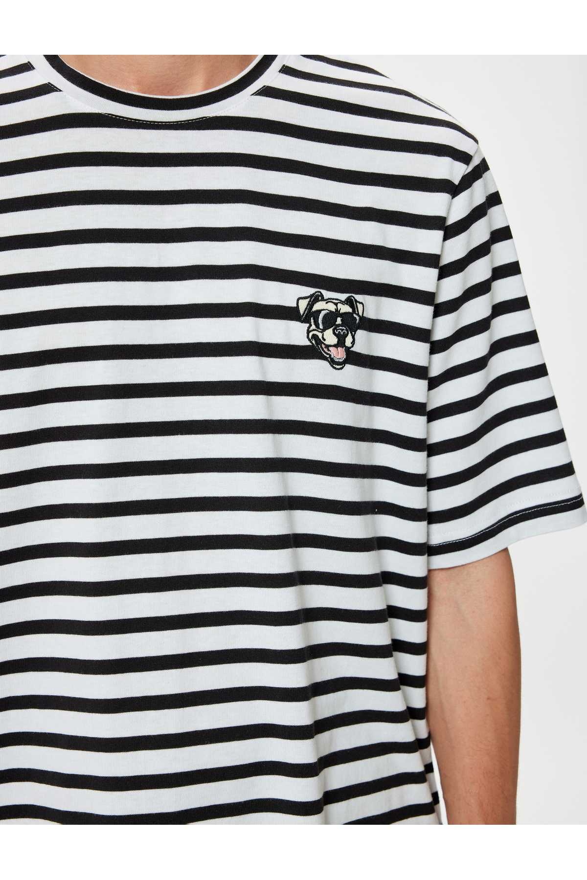 تیشرت آستین کوتاه یقه خدمه با چاپ سگی