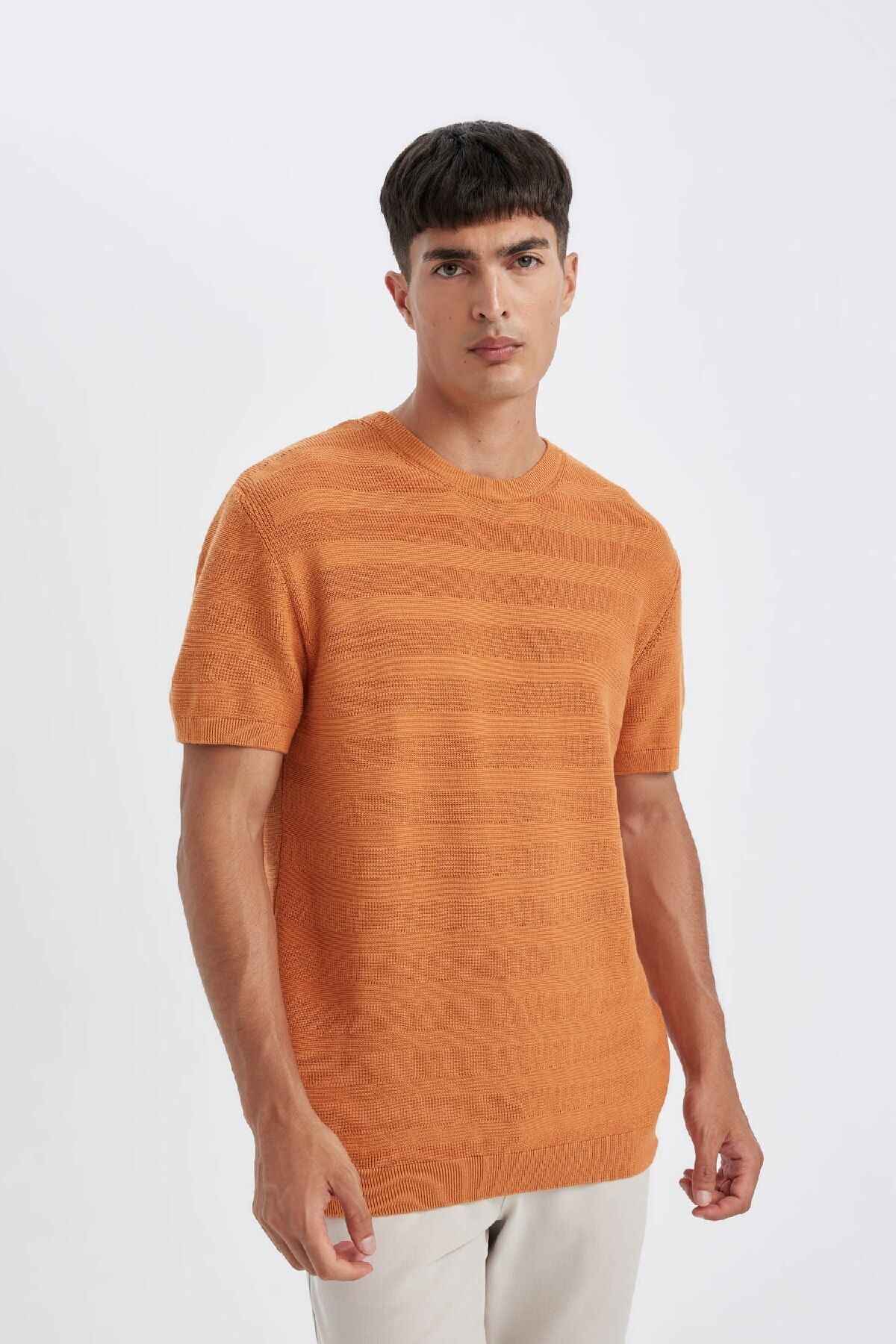 تیشرت آستین کوتاه پنبه ای یقه استاندارد