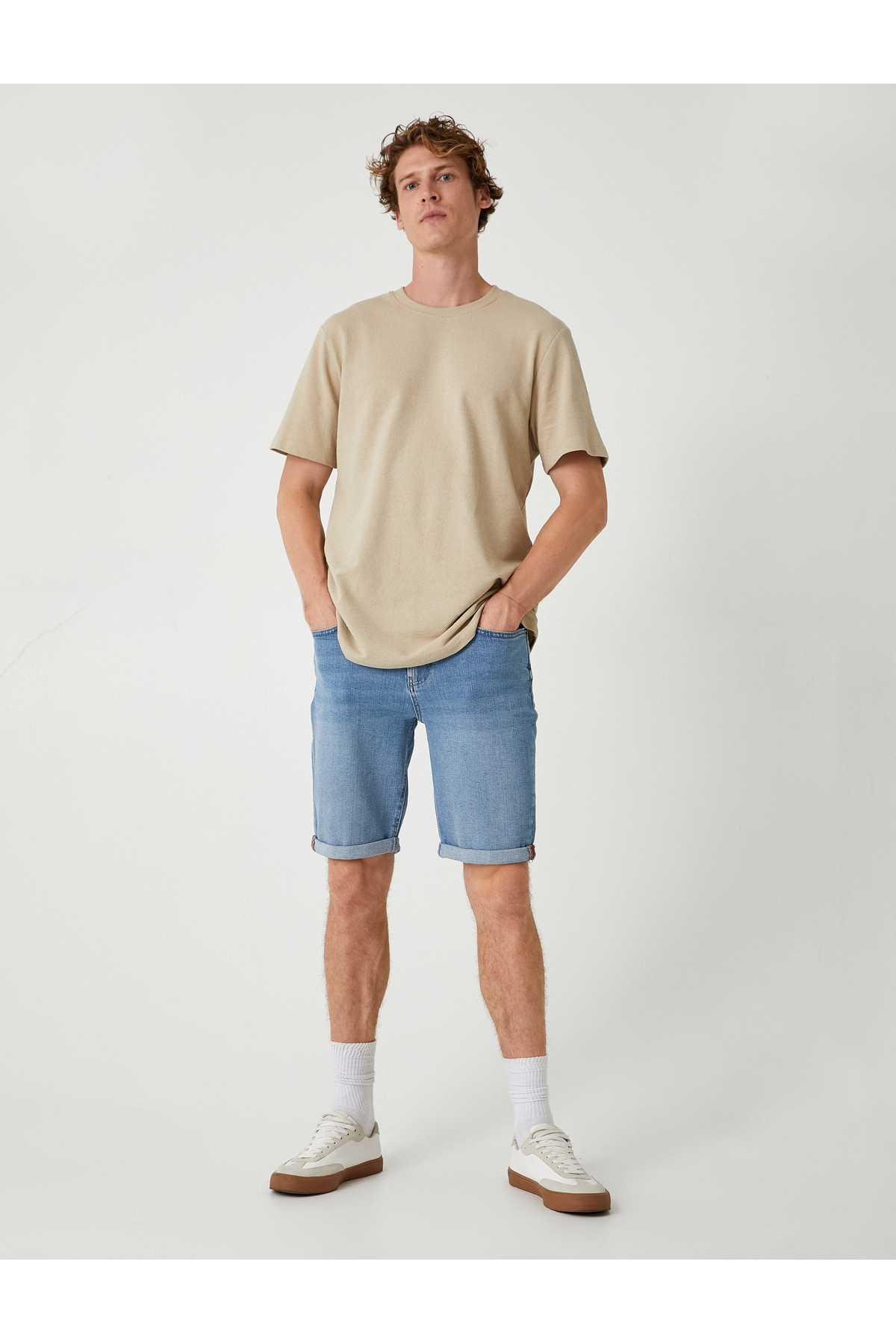 شورت جین باریک با جزئیات جیب، پاهای تا شده، نخی