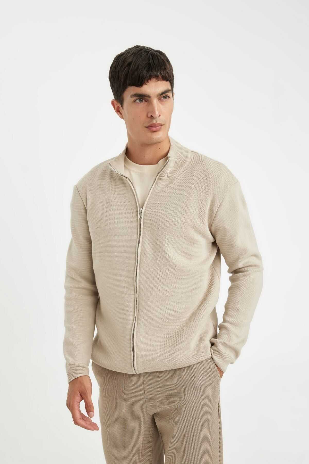 ژاکت کشباف ژاکت کش باف پشمی زیپ دار یقه زیپ دار یقه استاندارد مردانه بژ با تناسب استاندارد C8158ax24au