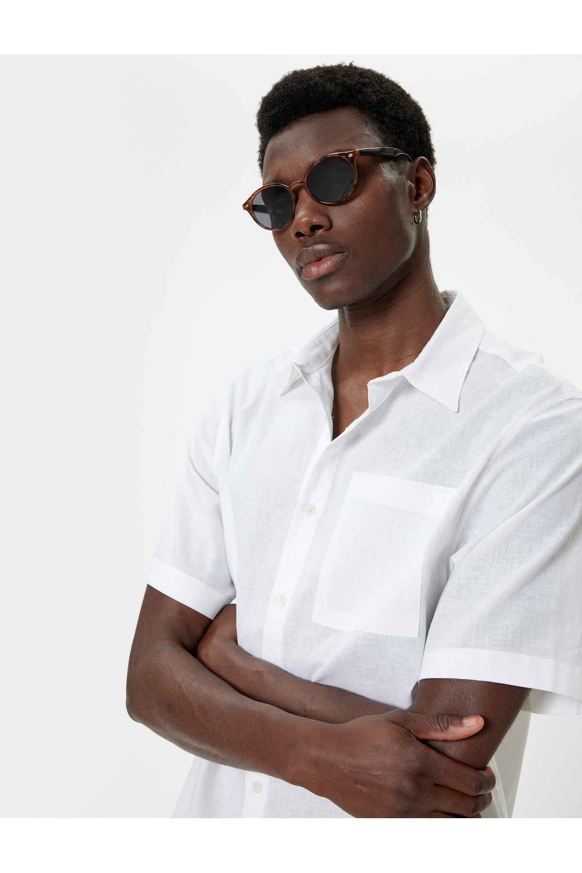 جیب آستین کوتاه پیراهن کتانی با جزئیات