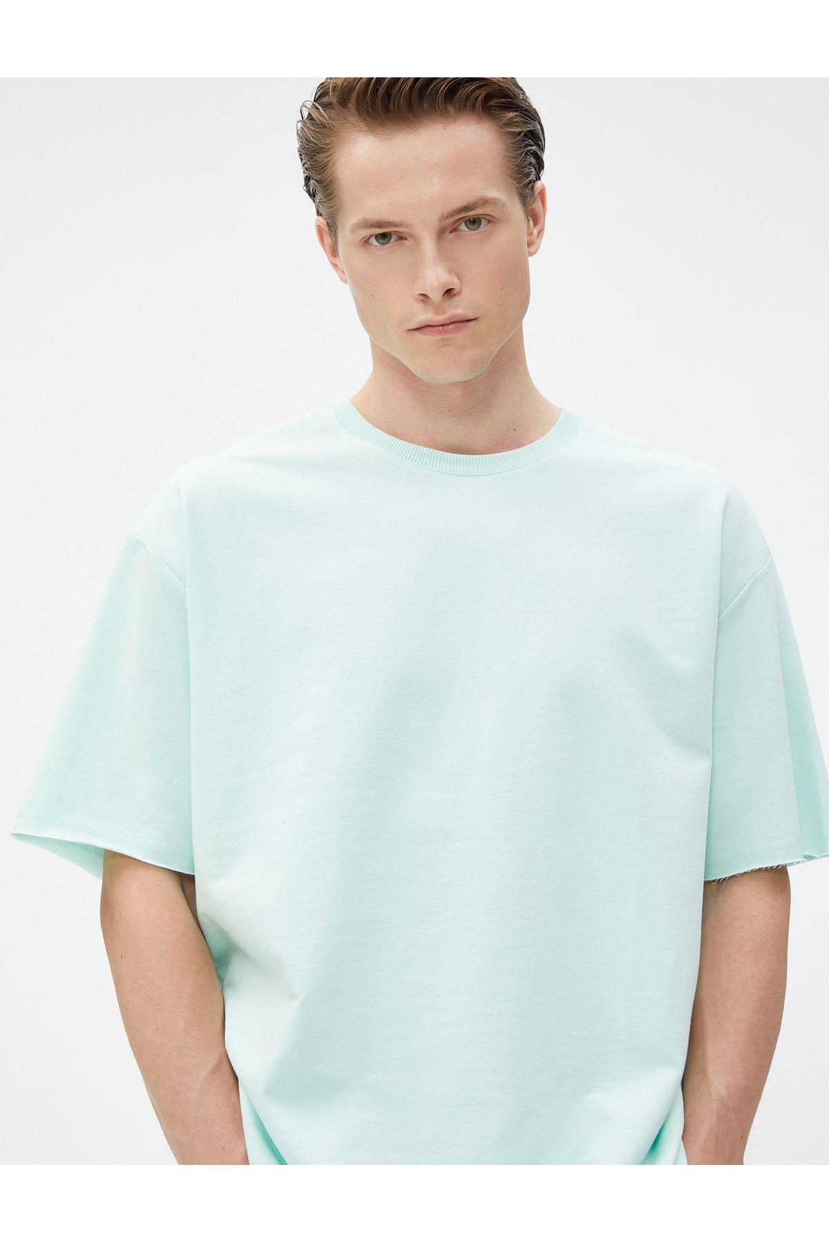 آستین کوتاه تیشرت با یقه خدمه ساده