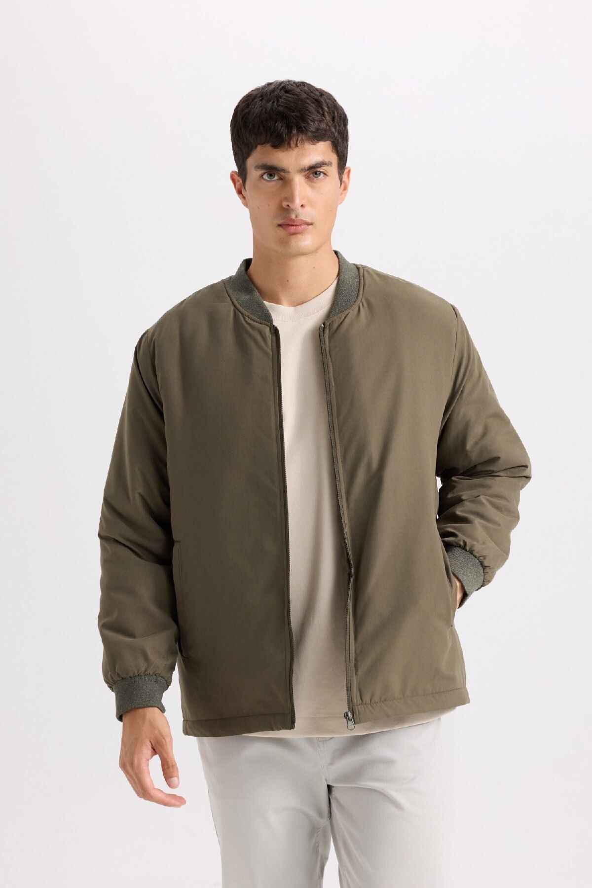 کاپشن دو جیب زیپ دار زیپ دار یقه کالج با تناسب معمولی ژاکت بمب افکن سبک وزن فصلی