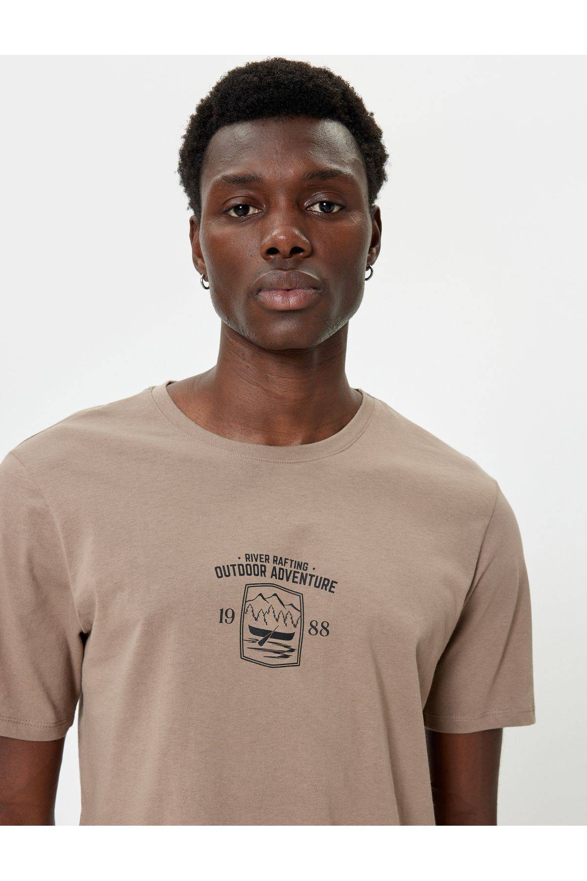 شعار تیشرت آستین کوتاه یقه خدمه نخی