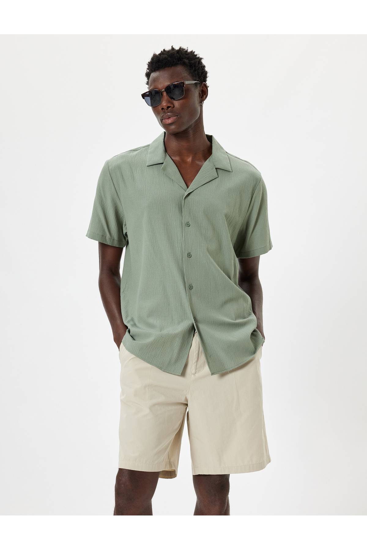 شلوارک پارچه ای جیب پلیسه دار با جزئیات