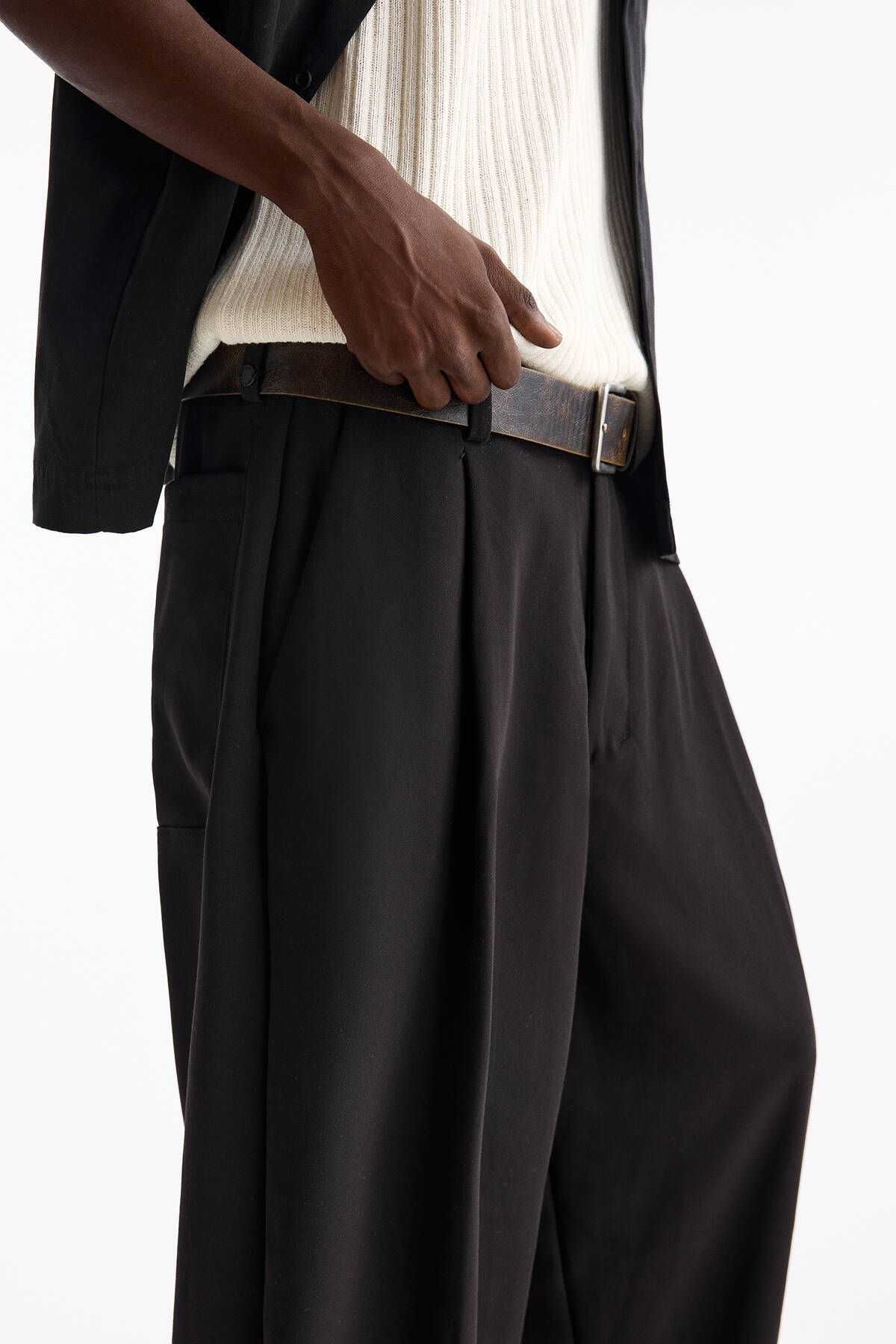 شلوار پارچه ای با دارت