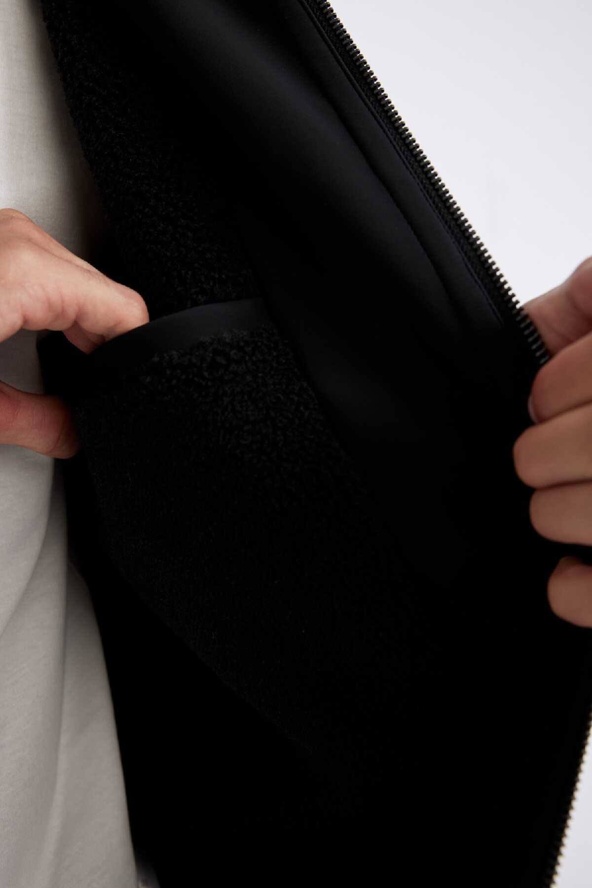 کت کت چرم مصنوعی فصلی با زیپ با خط یقه بلند باریک و دو جیب