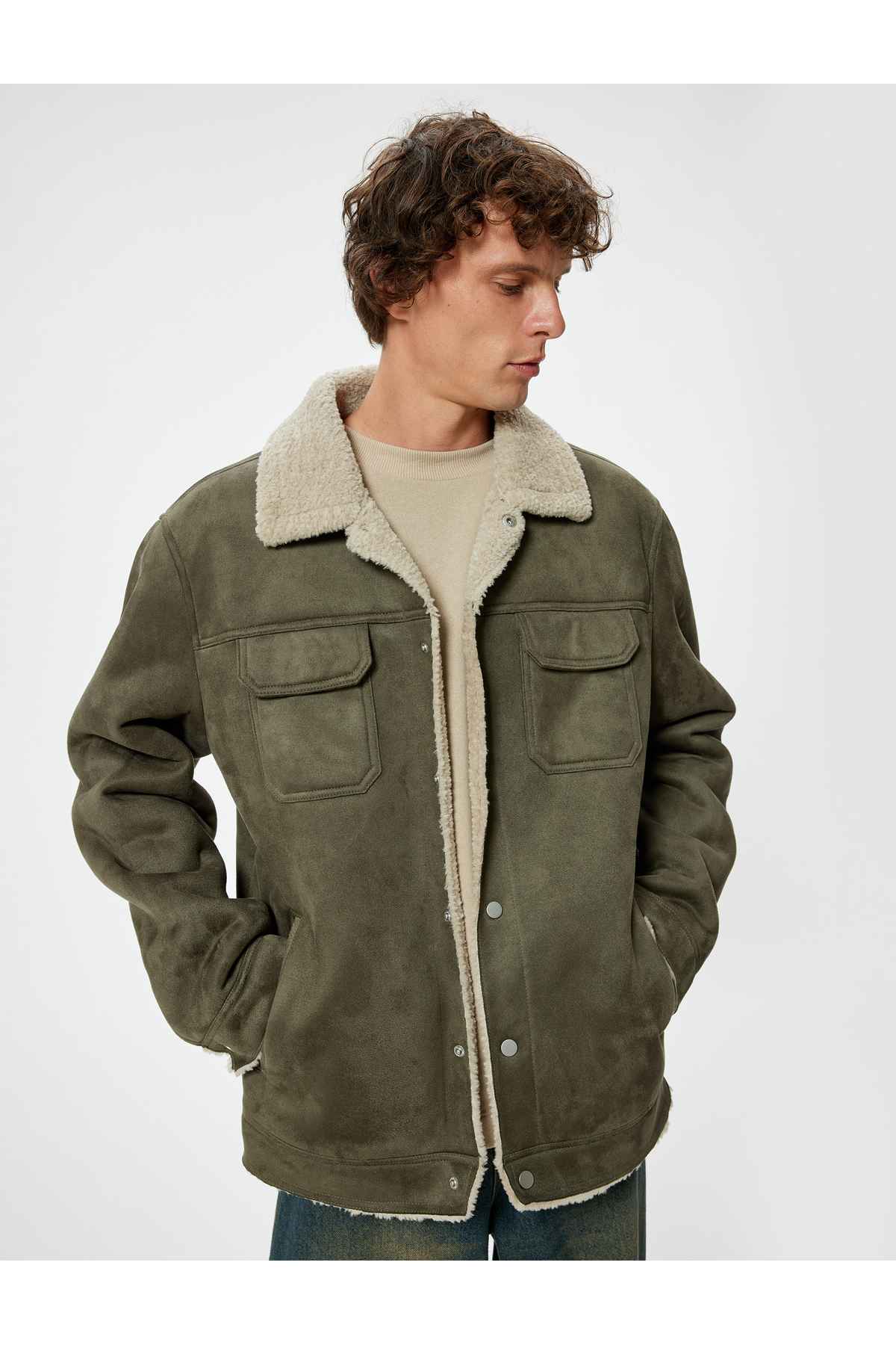 یقه پیراهن مخمل دار باریک و باریک با ظاهر جیر