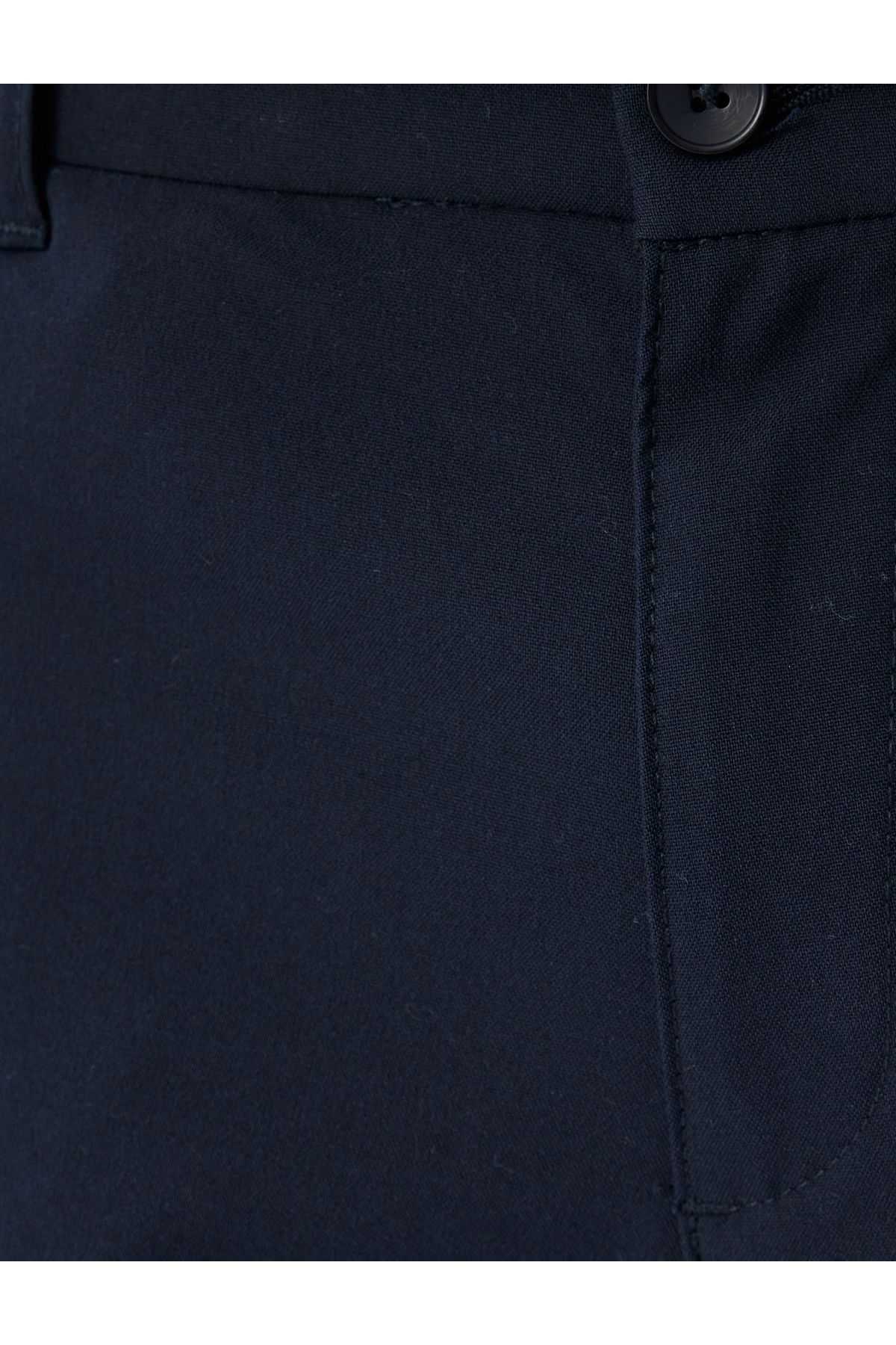 شلوار چینو با دکمه های منظم با جزئیات جیب