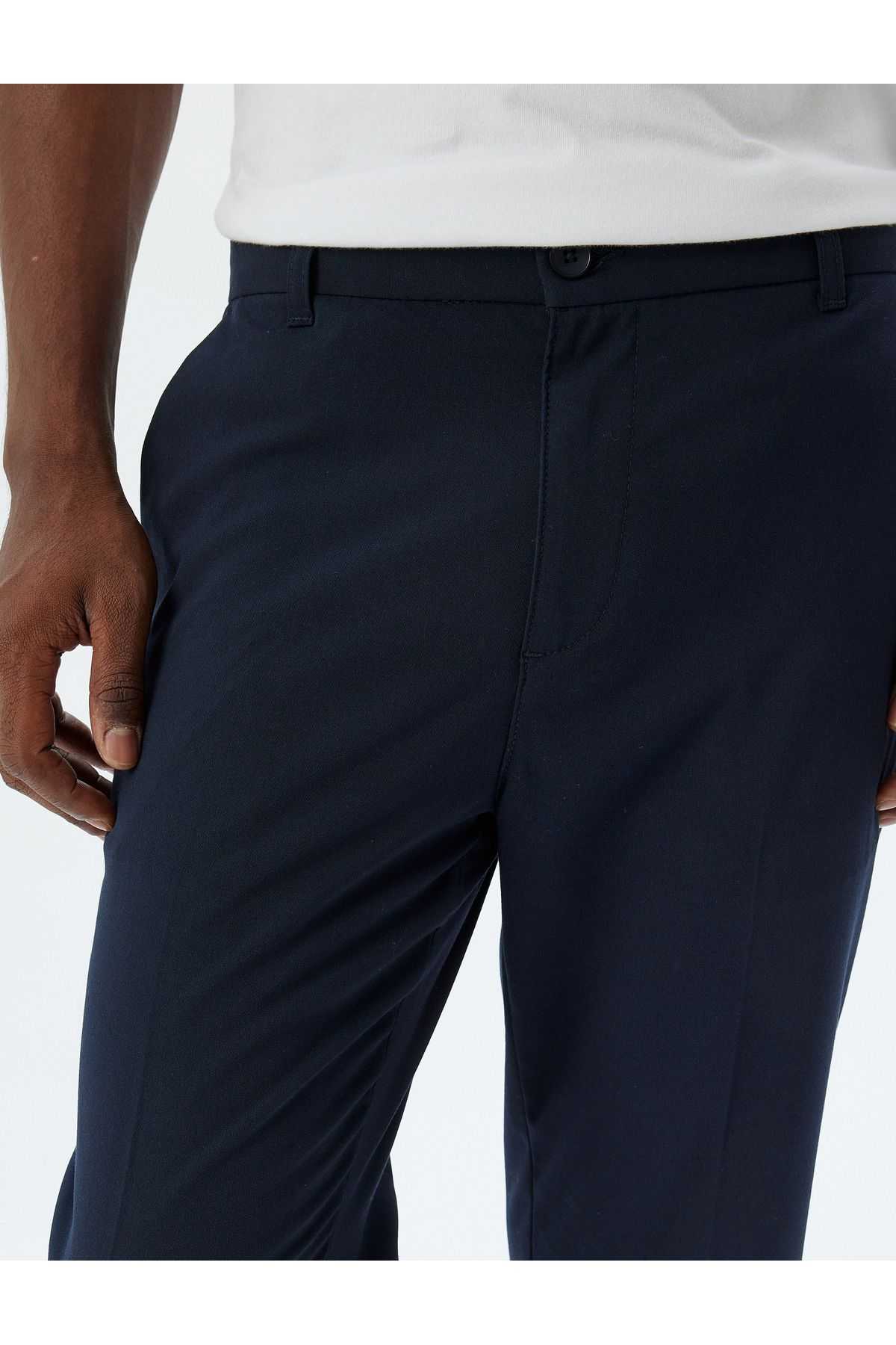 شلوار چینو با دکمه های منظم با جزئیات جیب