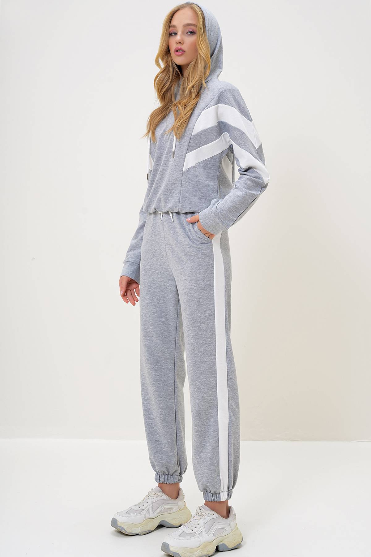 ست گرمکن سرپوش دار بیسکویتی زنانه و ست لباس ورزشی سرآستین الاستیک