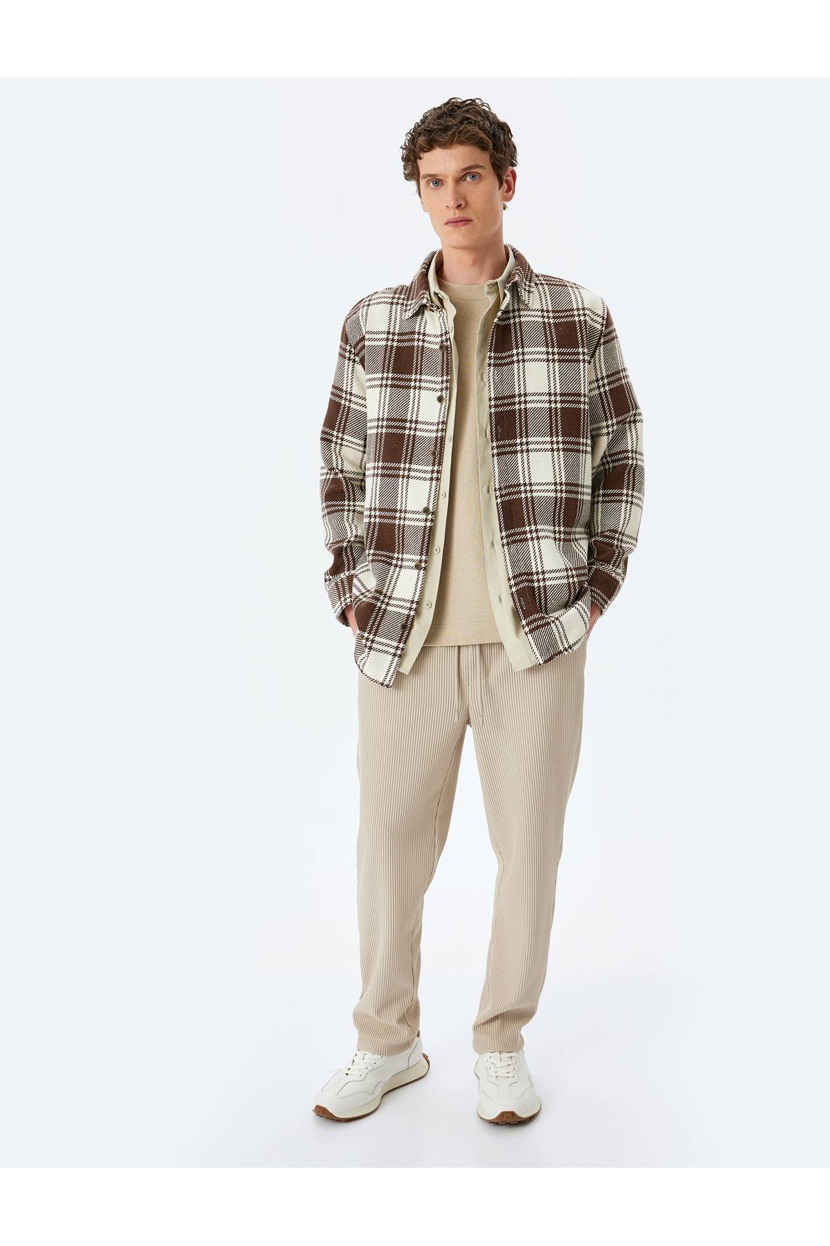 شلوار دندهدار جیبی با جزئیات با کمربند