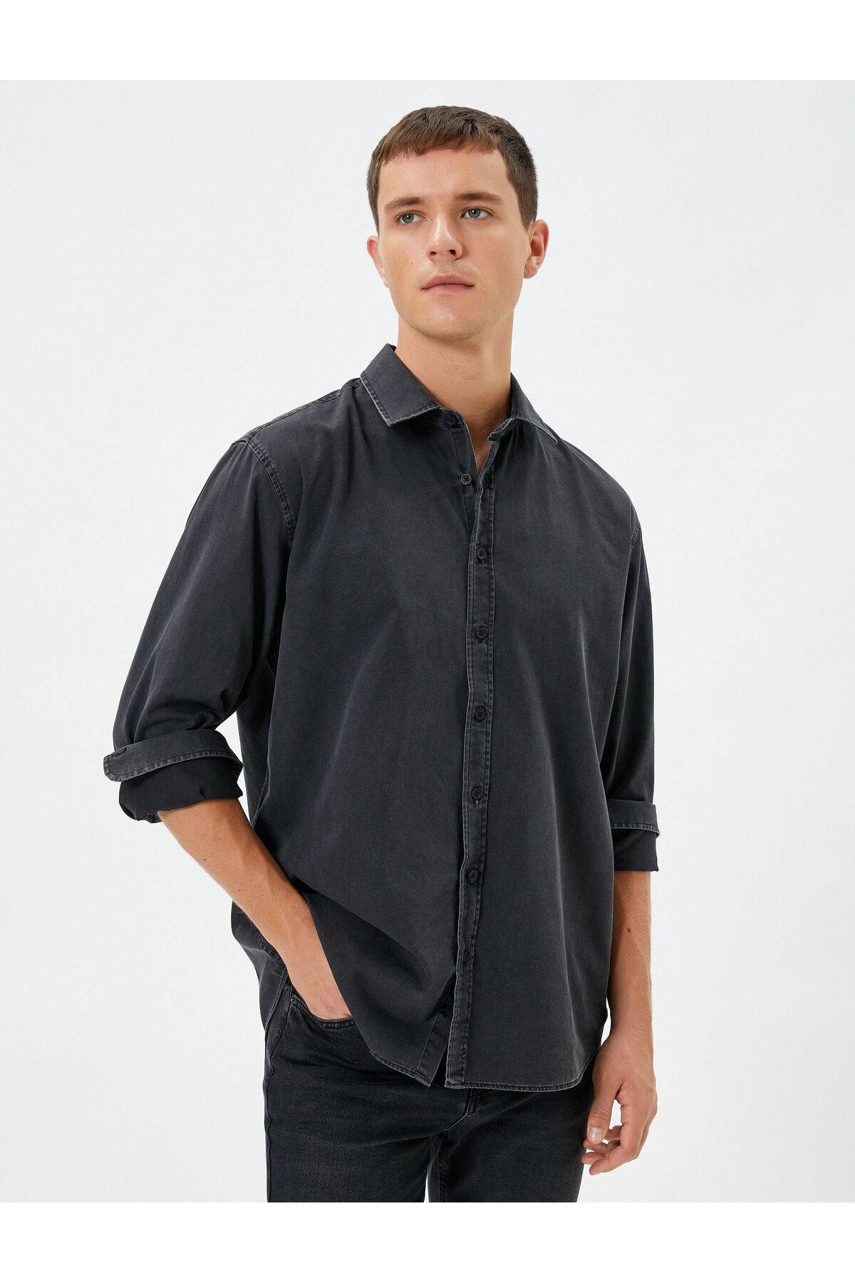 پیراهن کلاسیک آستین بلند یقه دکمه دار نخی