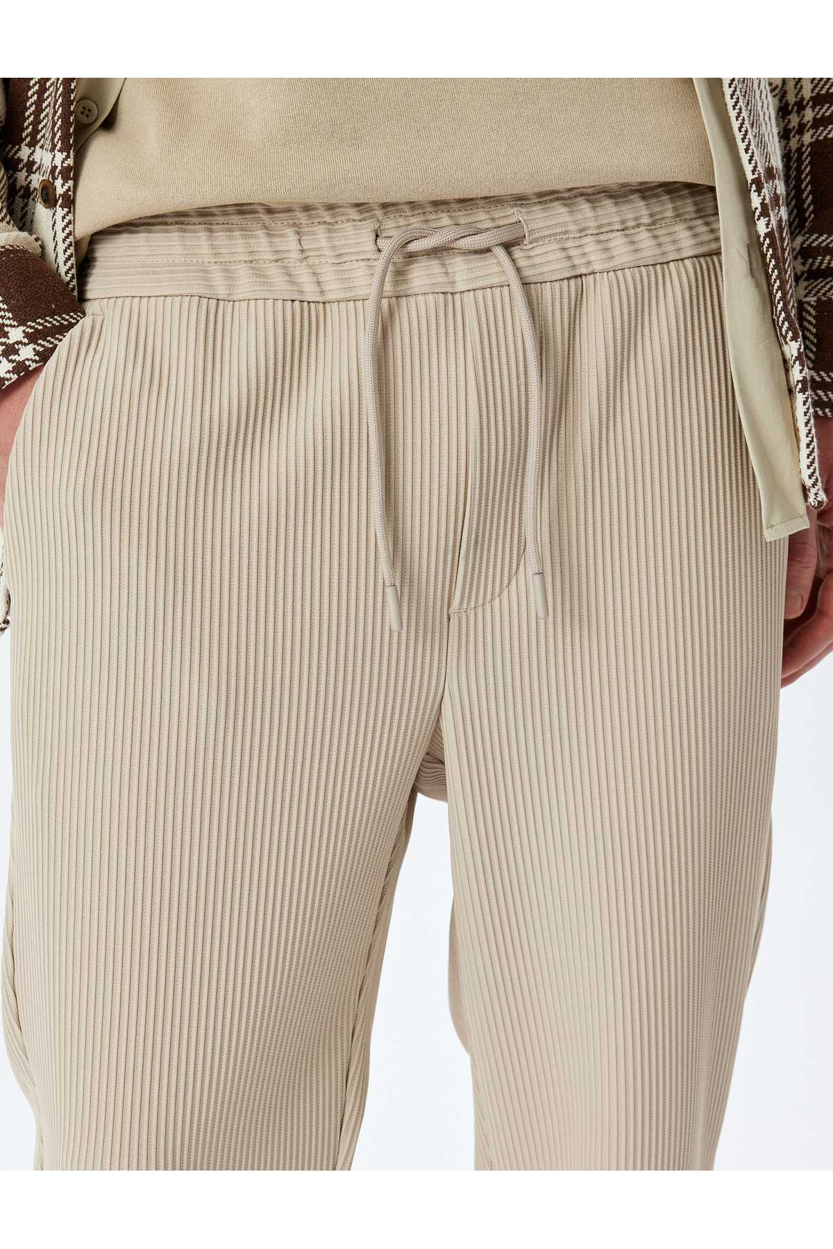 شلوار دندهدار جیبی با جزئیات با کمربند